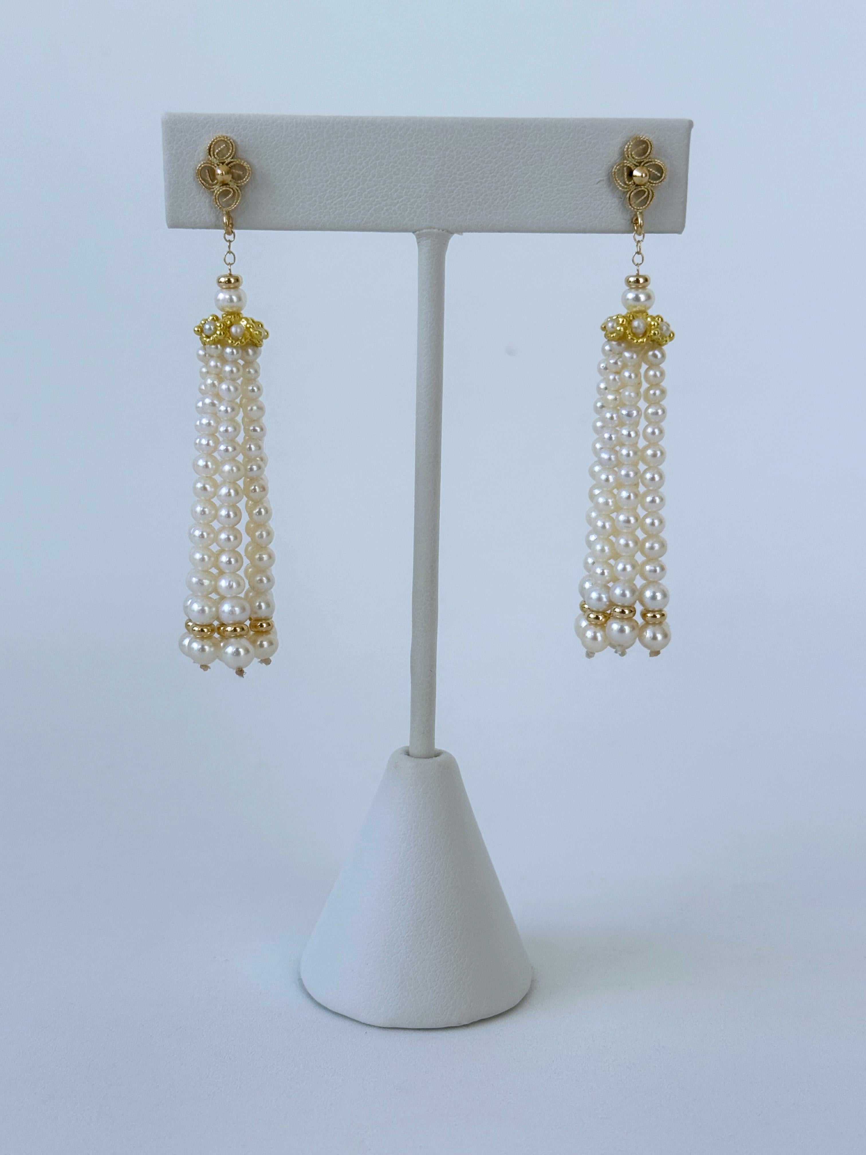 Perlina Marina J. Orecchini di perle tempestate e graduati con nappe in oro giallo 14k in vendita