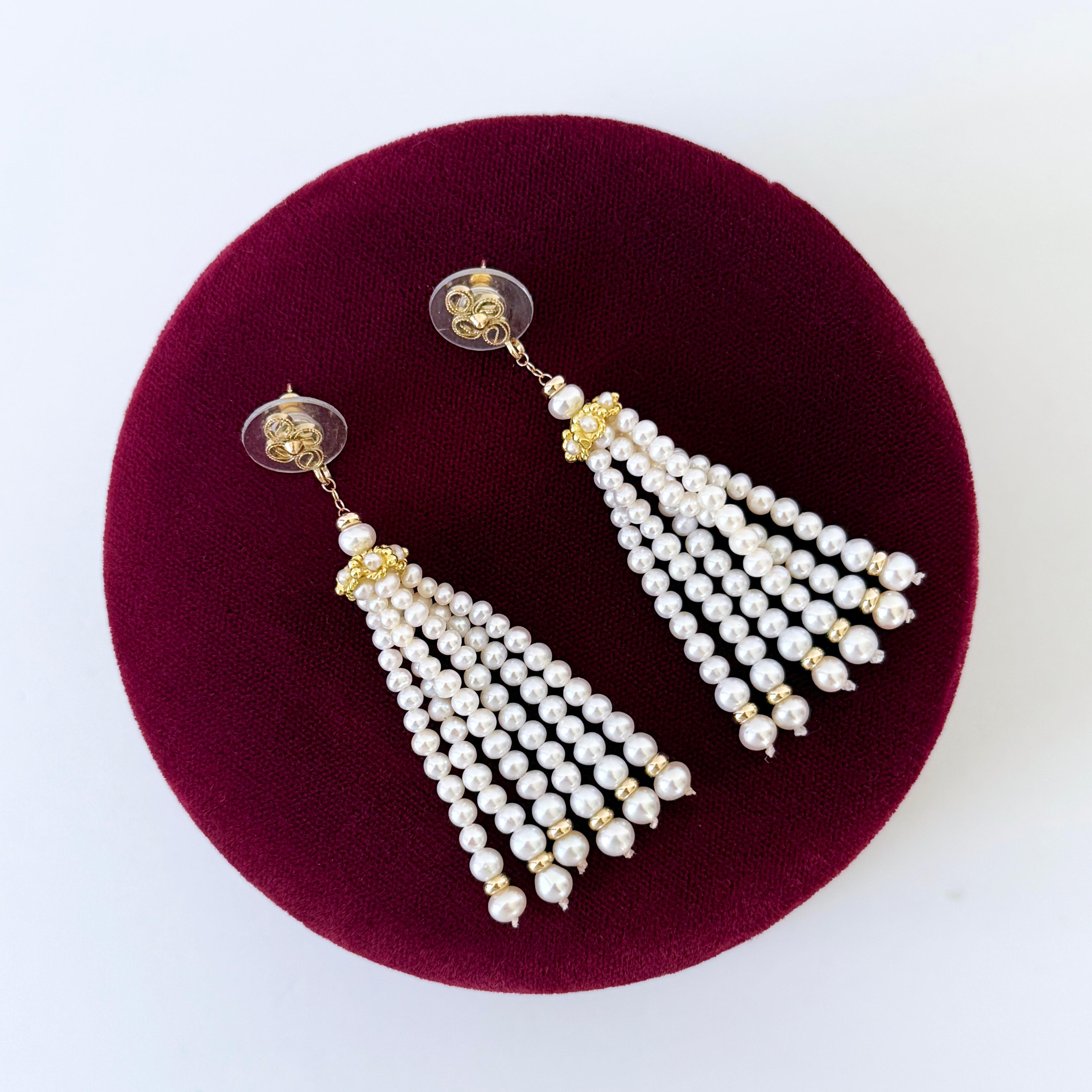 Donna Marina J. Orecchini di perle tempestate e graduati con nappe in oro giallo 14k in vendita