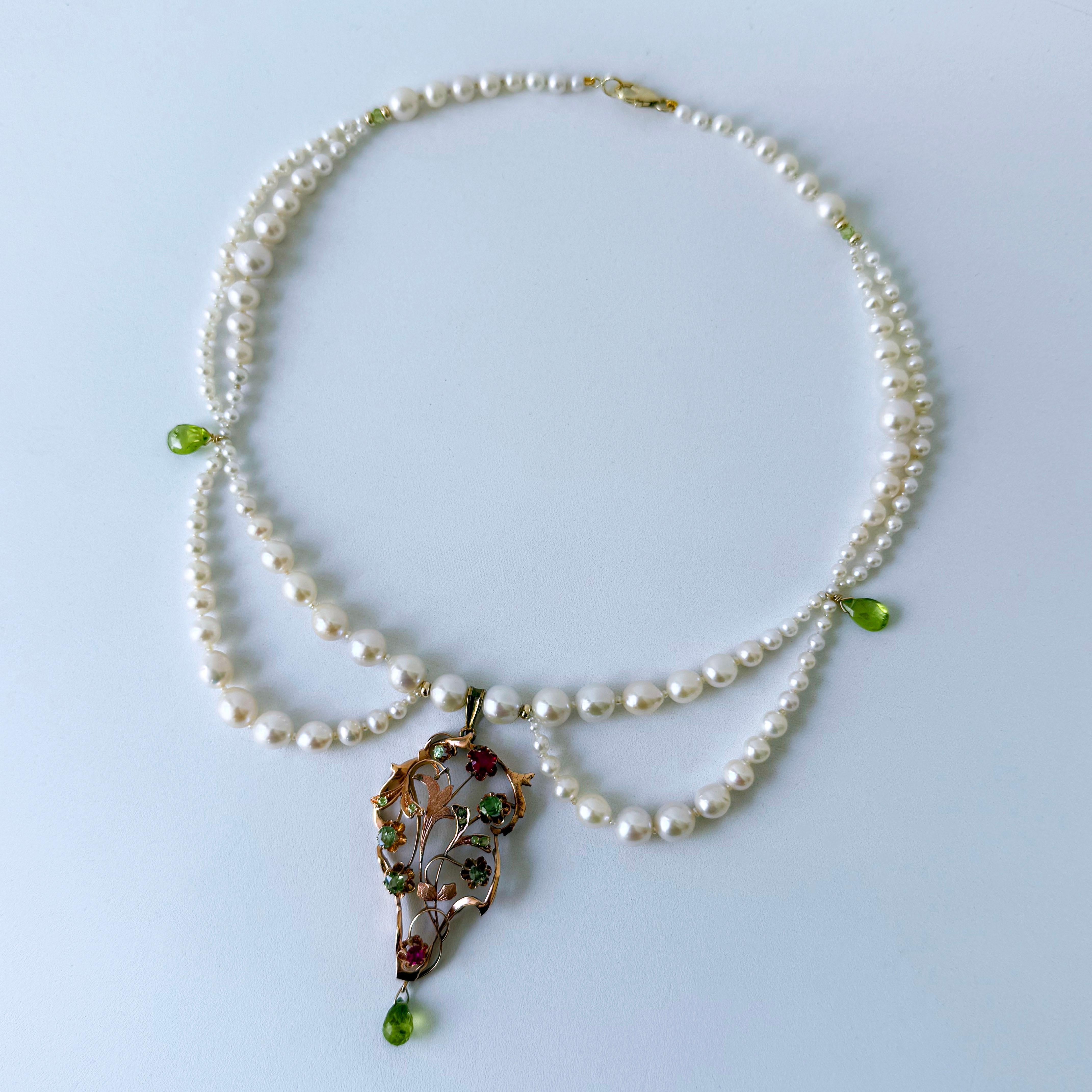 Marina J. Collana con drappeggio di perle a centrotavola in oro e semipreziose in vendita 1