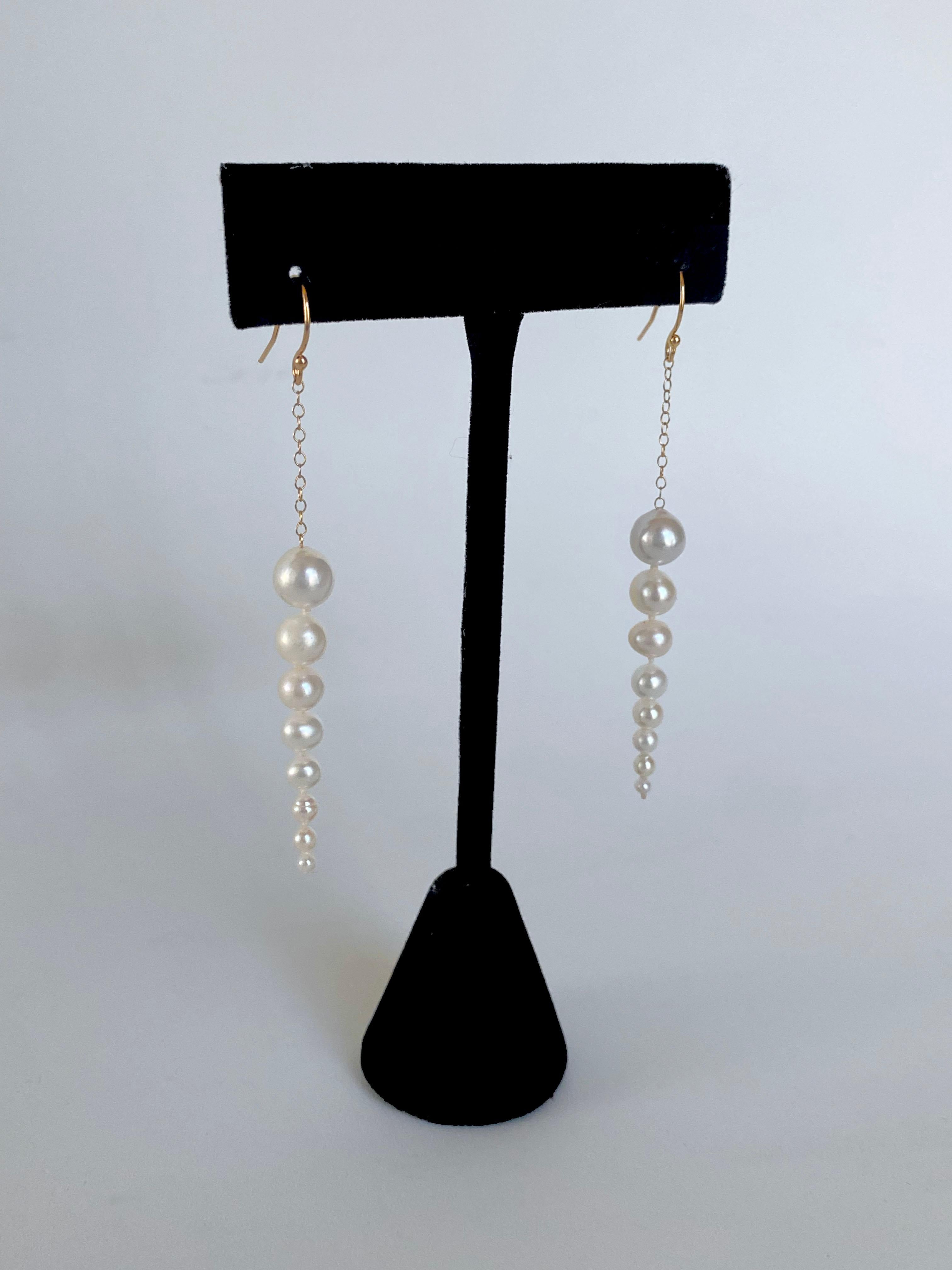 Marina J. Pendants d'oreilles en or jaune 14 carats avec perles graduées Unisexe en vente