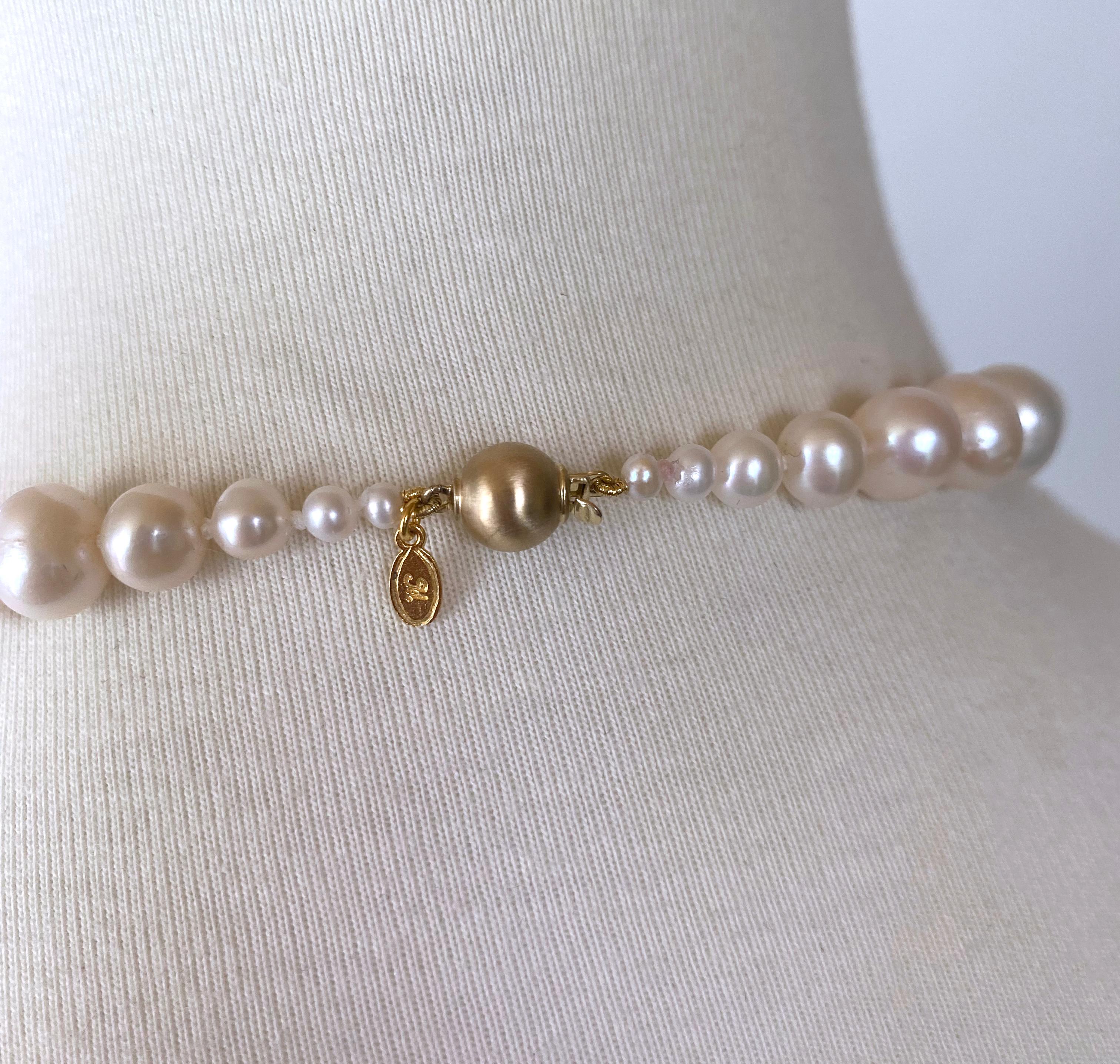 Marina J., abgestufte Perlenkette mit Verschluss aus 14 Karat Gelbgold im Angebot 1