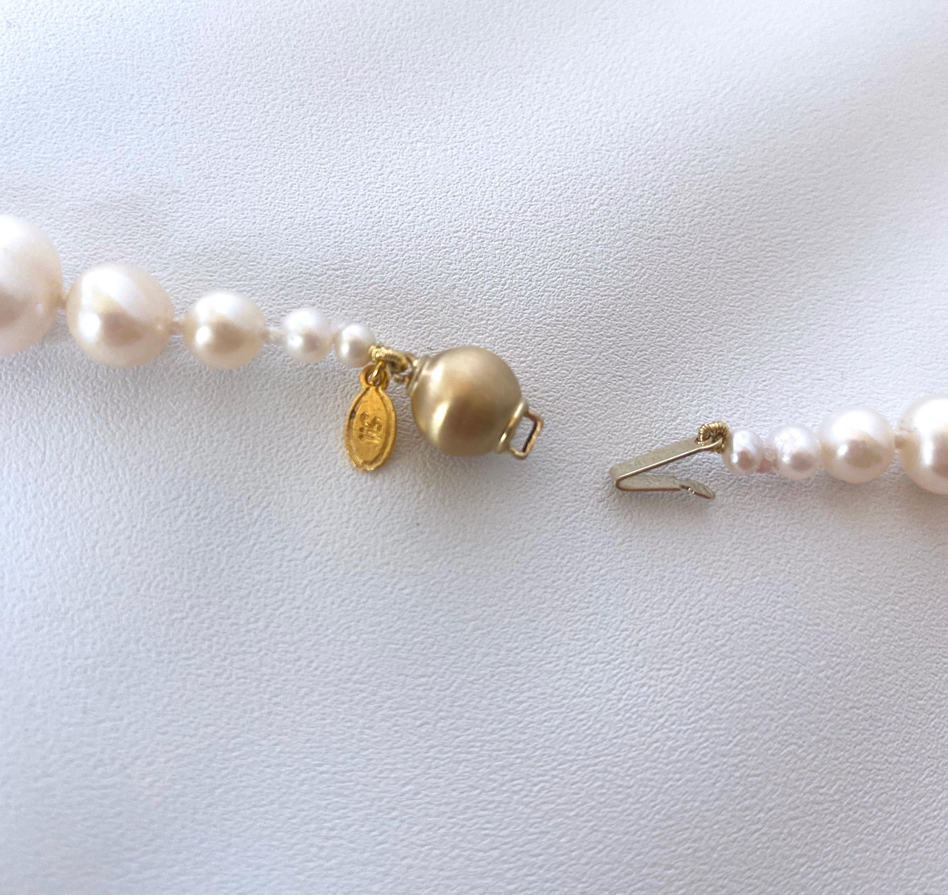 Marina J. Collier de perles graduées avec fermoir en or jaune 14 carats en vente 1