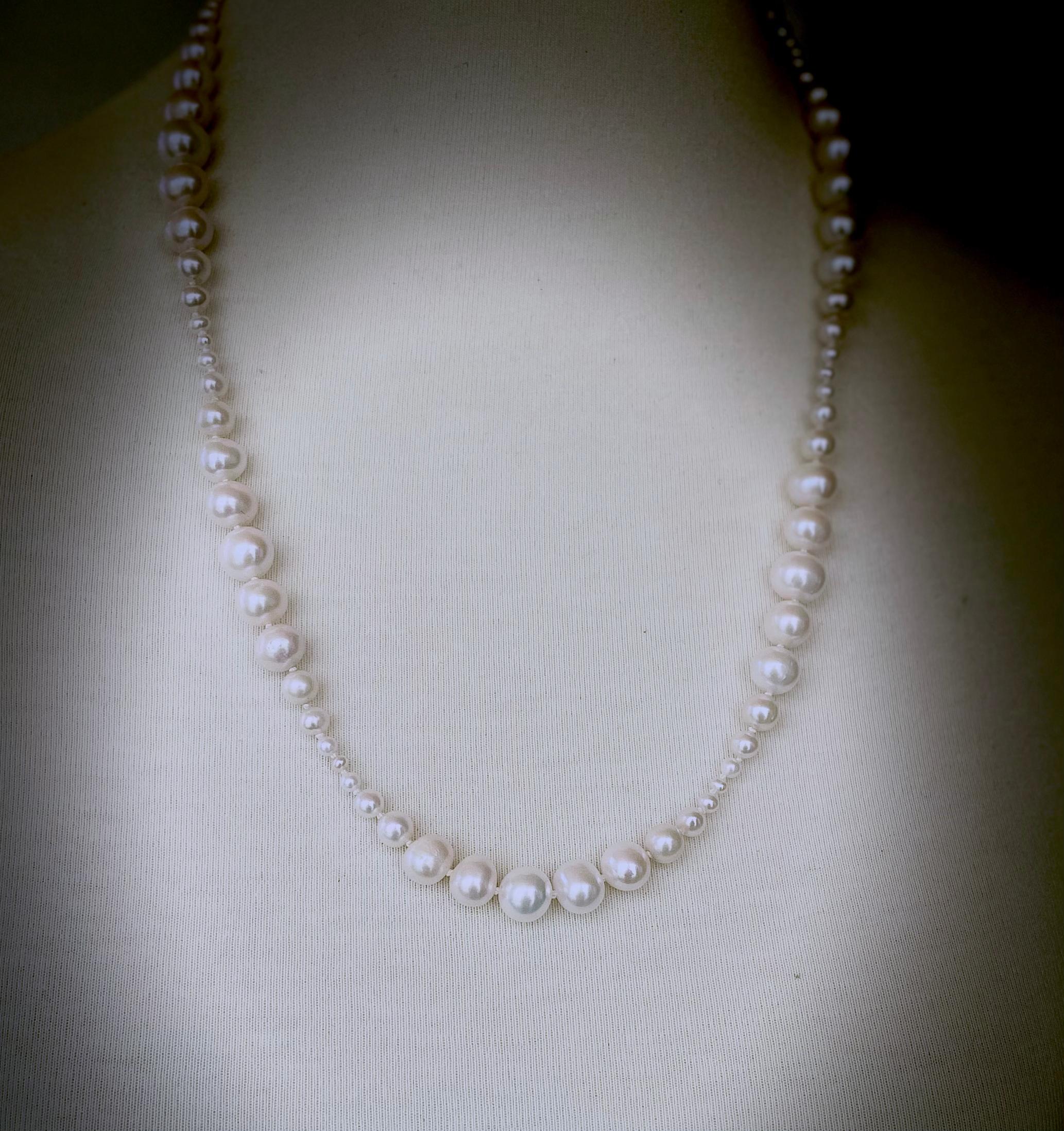 Marina J., abgestufte Perlenkette mit Verschluss aus 14 Karat Gelbgold im Angebot 4