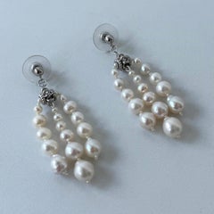 Boucles d'oreilles pendantes en forme de gouttes de pluie en perles graduées de Marina J.