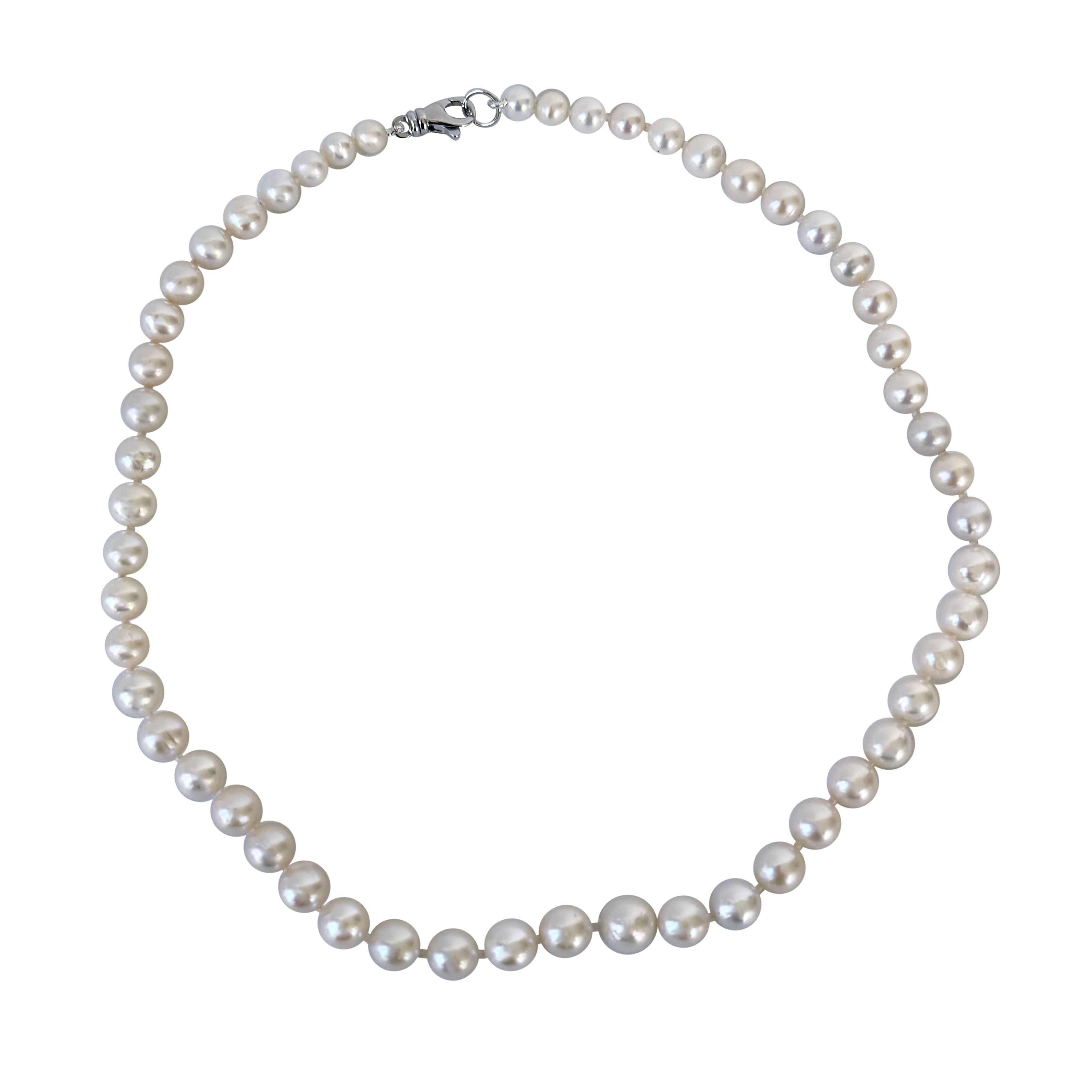 Marina J. Collana di perle graduate con chiusura in argento rodiato in vendita