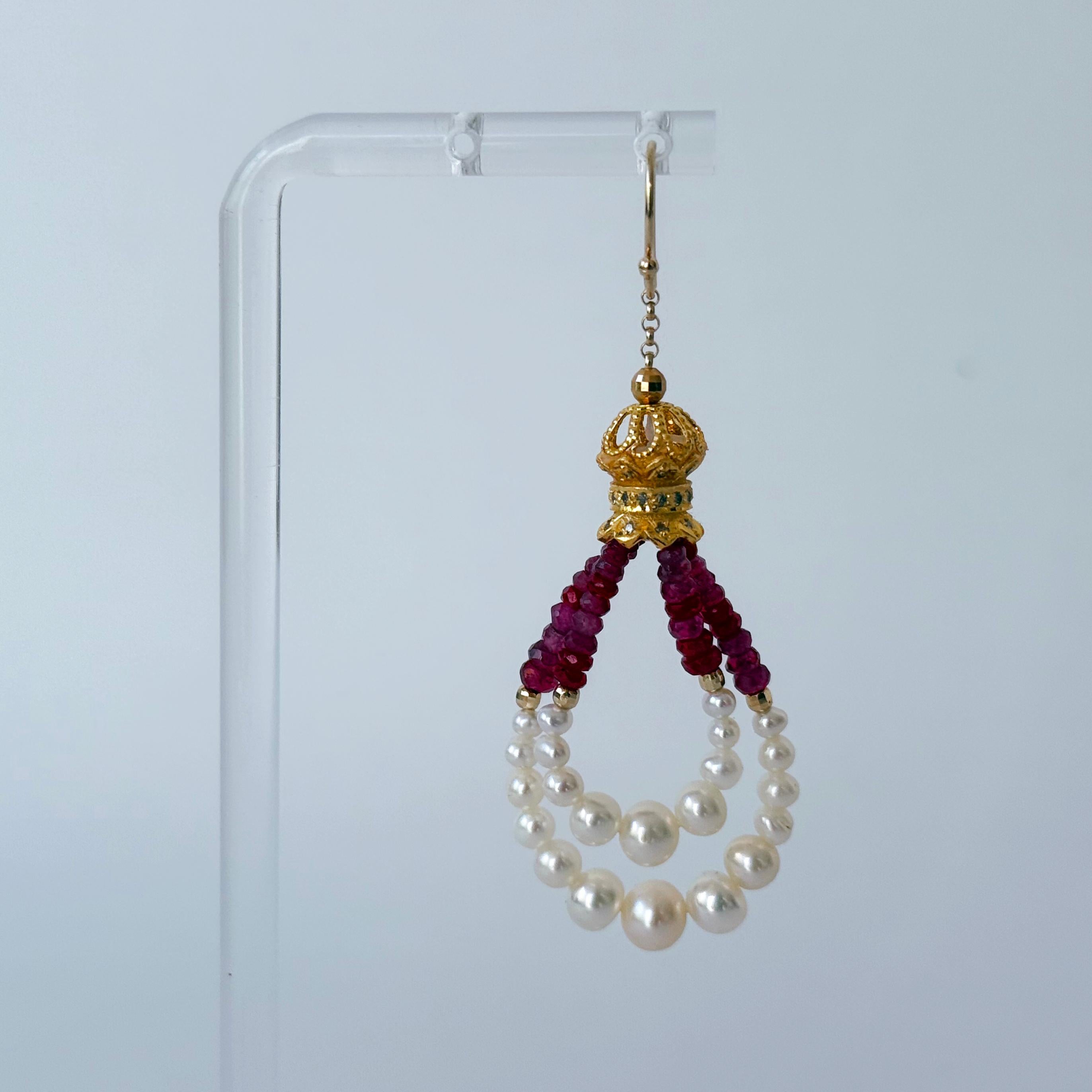 Boucles d'oreilles pendantes en plaqué or jaune 18 carats, perles et rubis. Pour femmes en vente