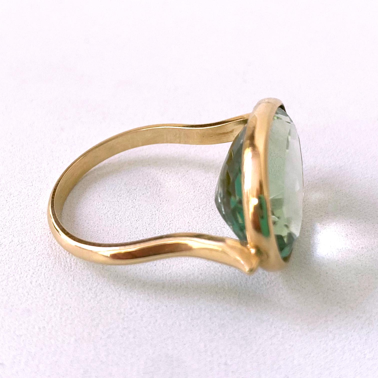 Marina J. Green Amethyst & Solid 14k Yellow Gold Ring In New Condition For Sale In Los Angeles, CA