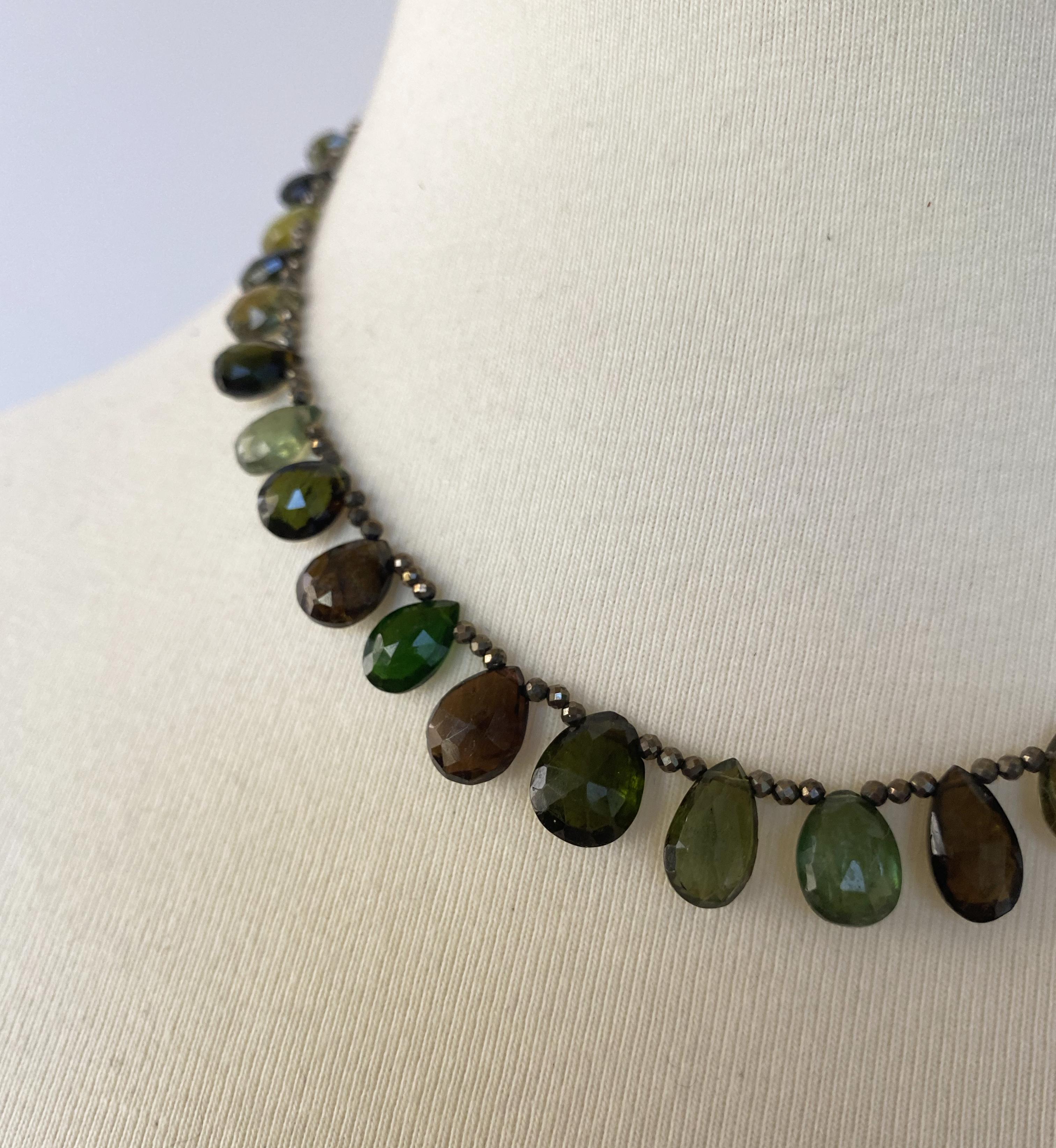 Marina J. Green Tourmaline Necklace with Iridescent Spinel and Silver Clasp In New Condition In Los Angeles, CA