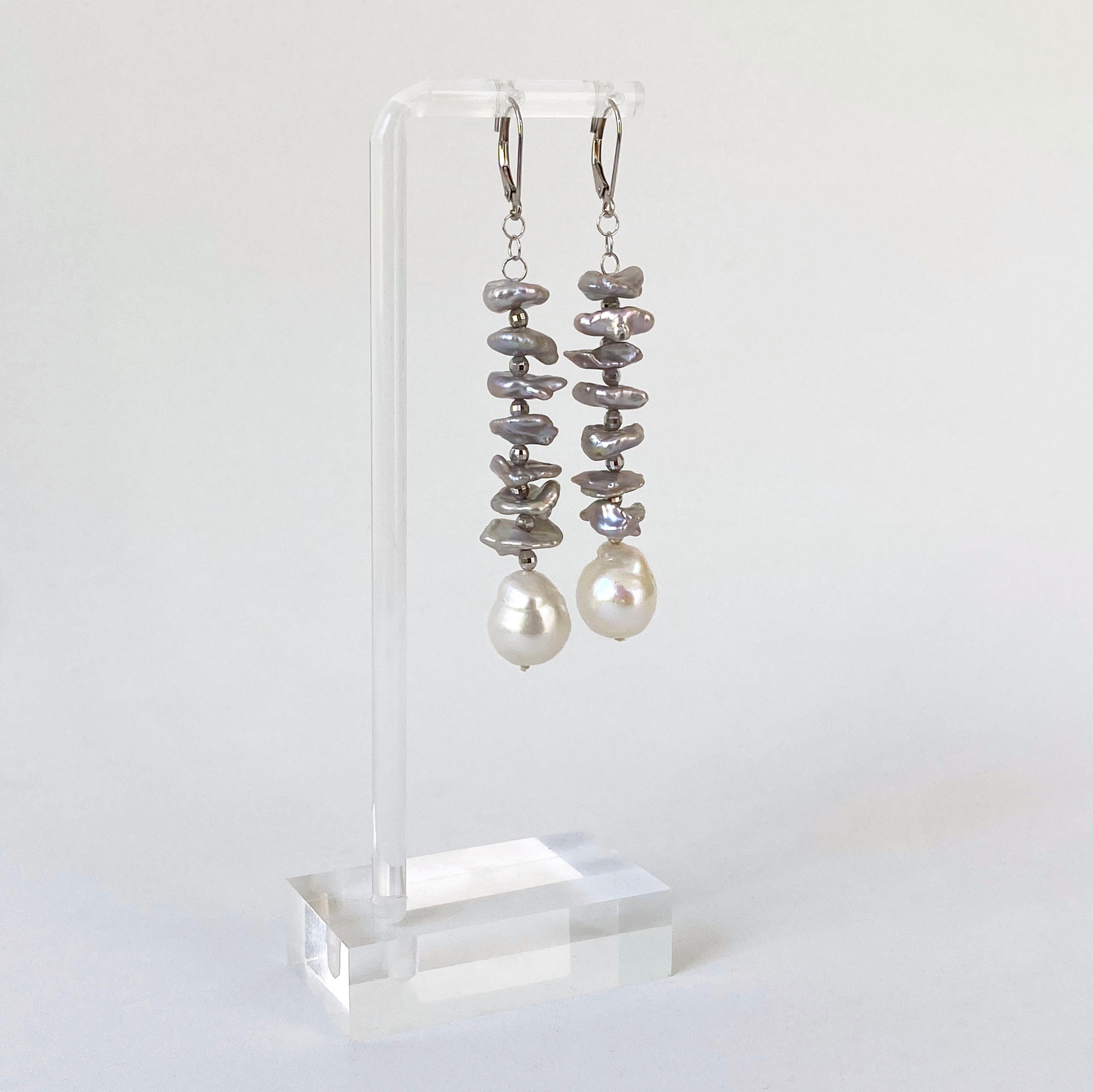Marina J. Pendants d'oreilles en perles grises avec crochets à l'arrière en or blanc 14 carats massif Pour femmes en vente