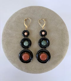 Boucles d'oreilles à levier Marina J. en jade, corail, onyx noir et or jaune massif 14k
