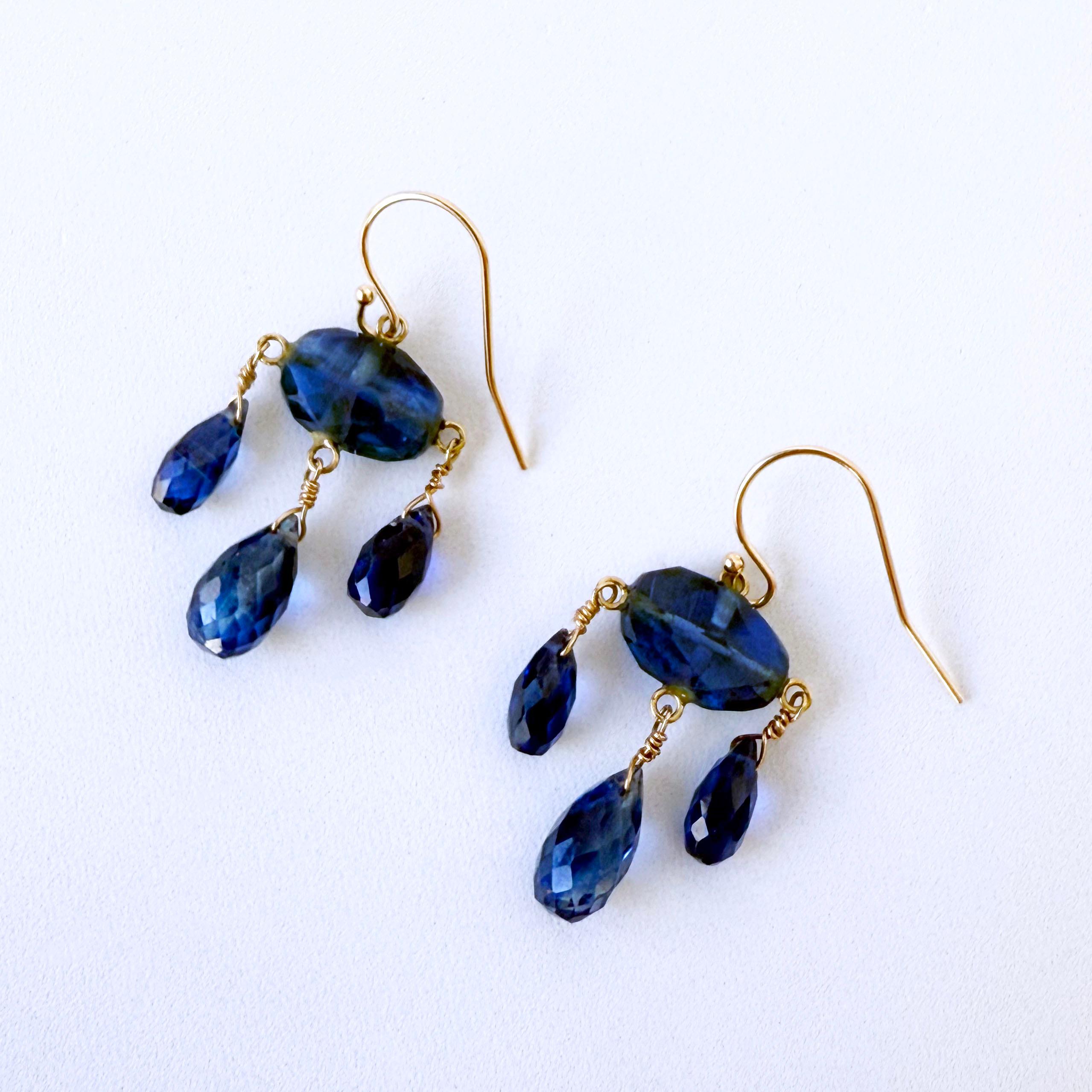 Perle Marina J. Boucles d'oreilles chandelier en Kyanite et or jaune massif 14 carats en vente