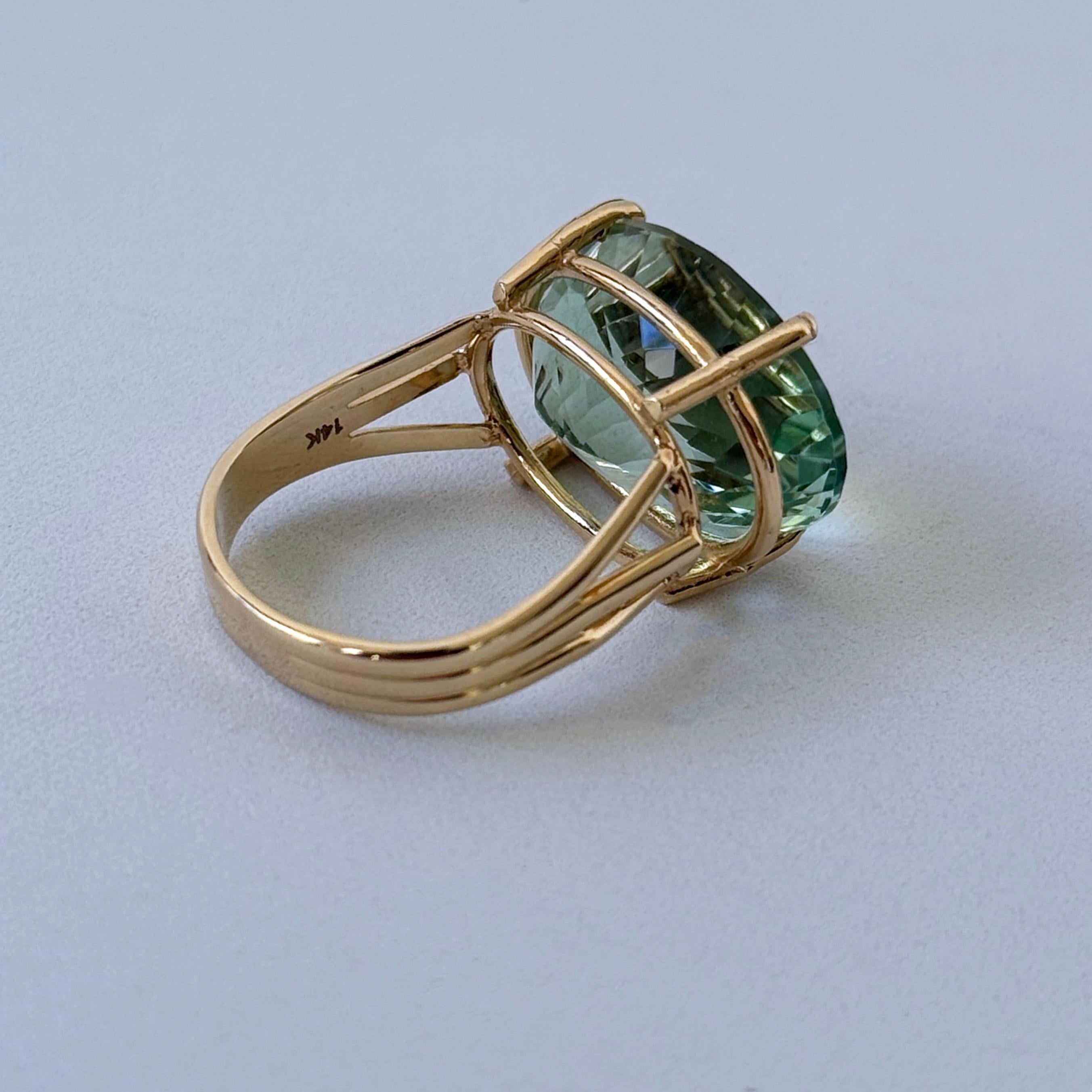 Taille ovale Marina J. Large 18c Green Amethyst & Solid 14k Yellow Gold Ring (bague en or jaune massif 14k) en vente