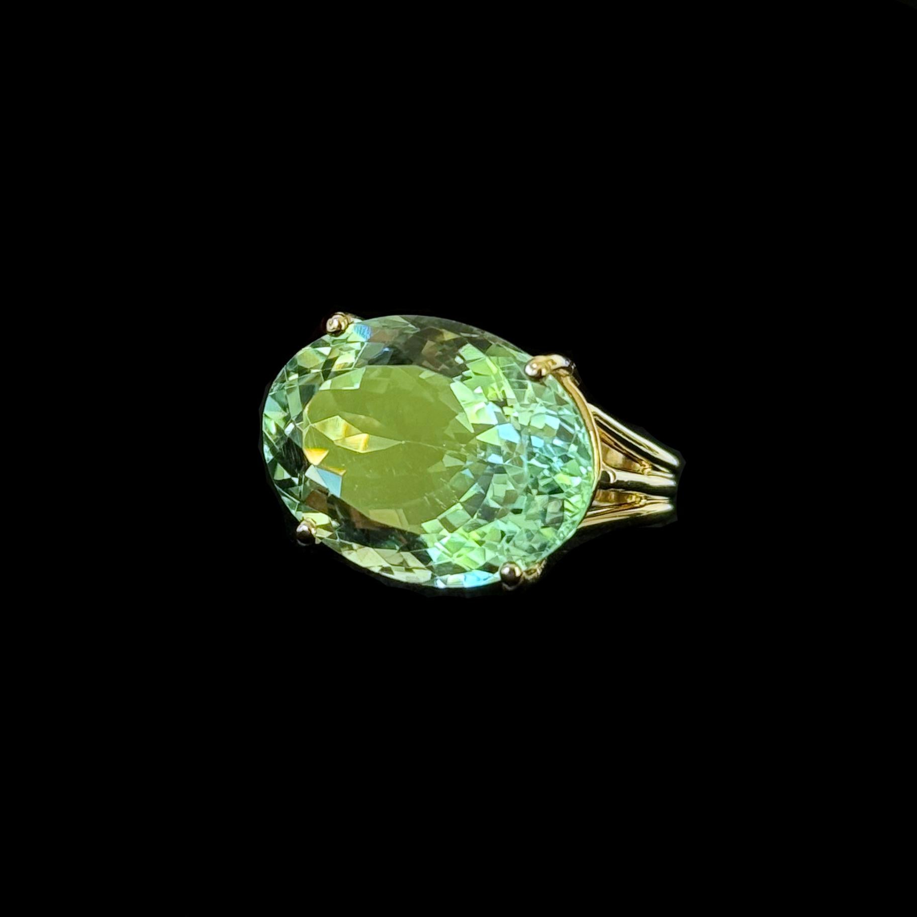 Marina J. Large 18c Green Amethyst & Solid 14k Yellow Gold Ring (bague en or jaune massif 14k) Neuf - En vente à Los Angeles, CA
