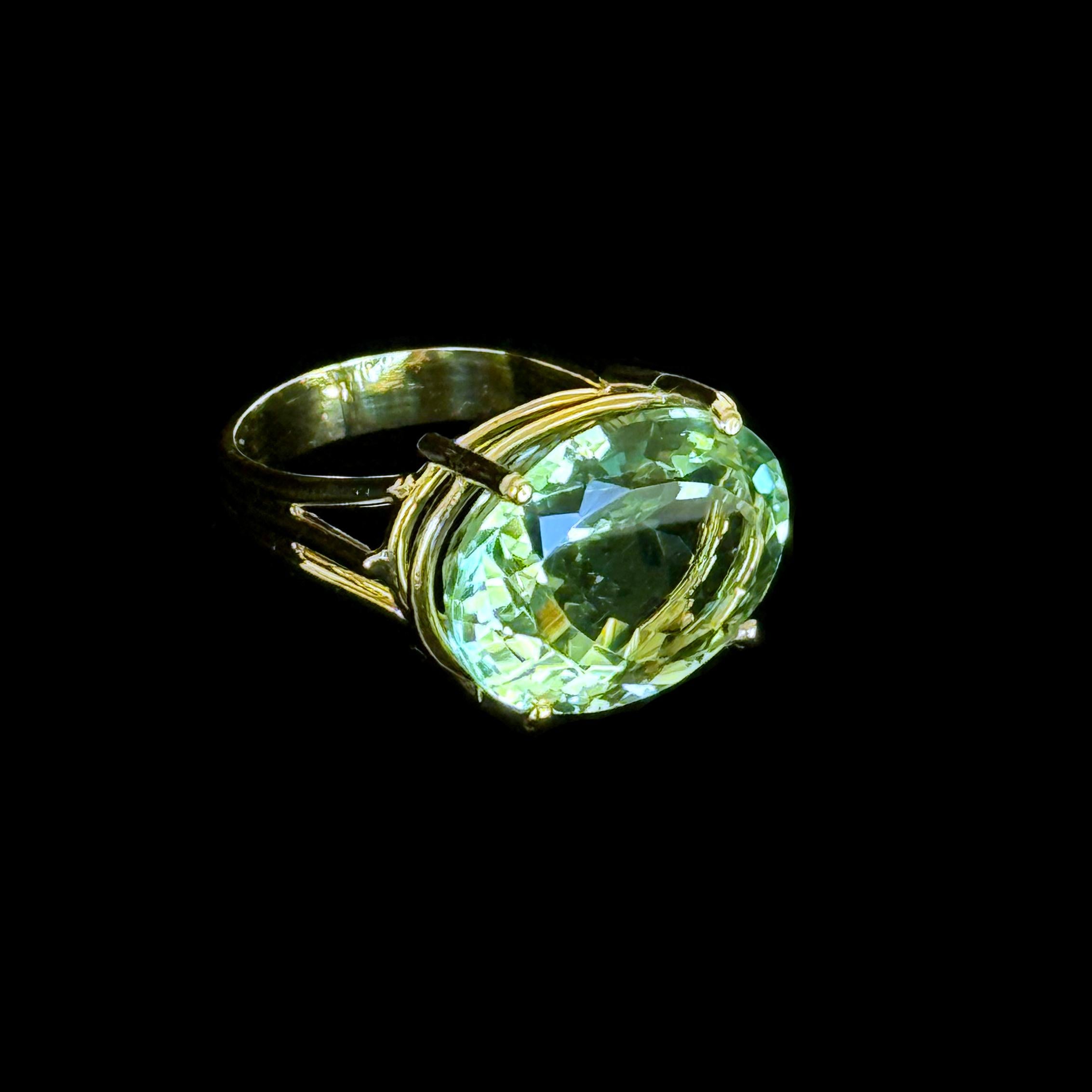 Marina J. Large 18c Green Amethyst & Solid 14k Yellow Gold Ring (bague en or jaune massif 14k) Pour femmes en vente