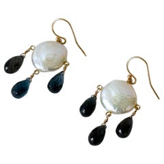 Marina J. London Boucles d
oreilles chandelier en 14k avec topaze bleue et perle