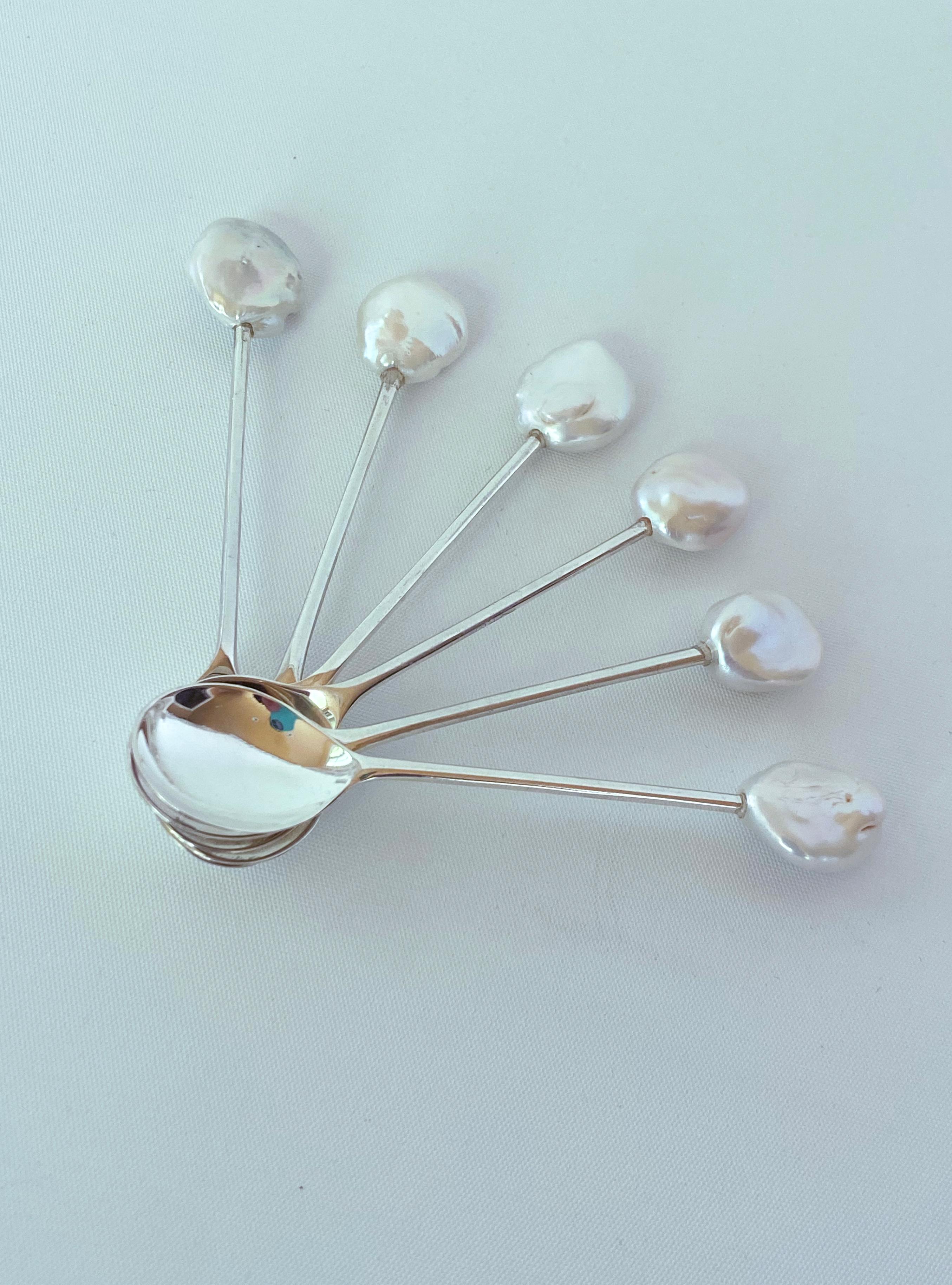 Cadeau pour la fête des mères Marina J., ensemble de cuillères vintage en métal argenté avec perles baroques en vente 7