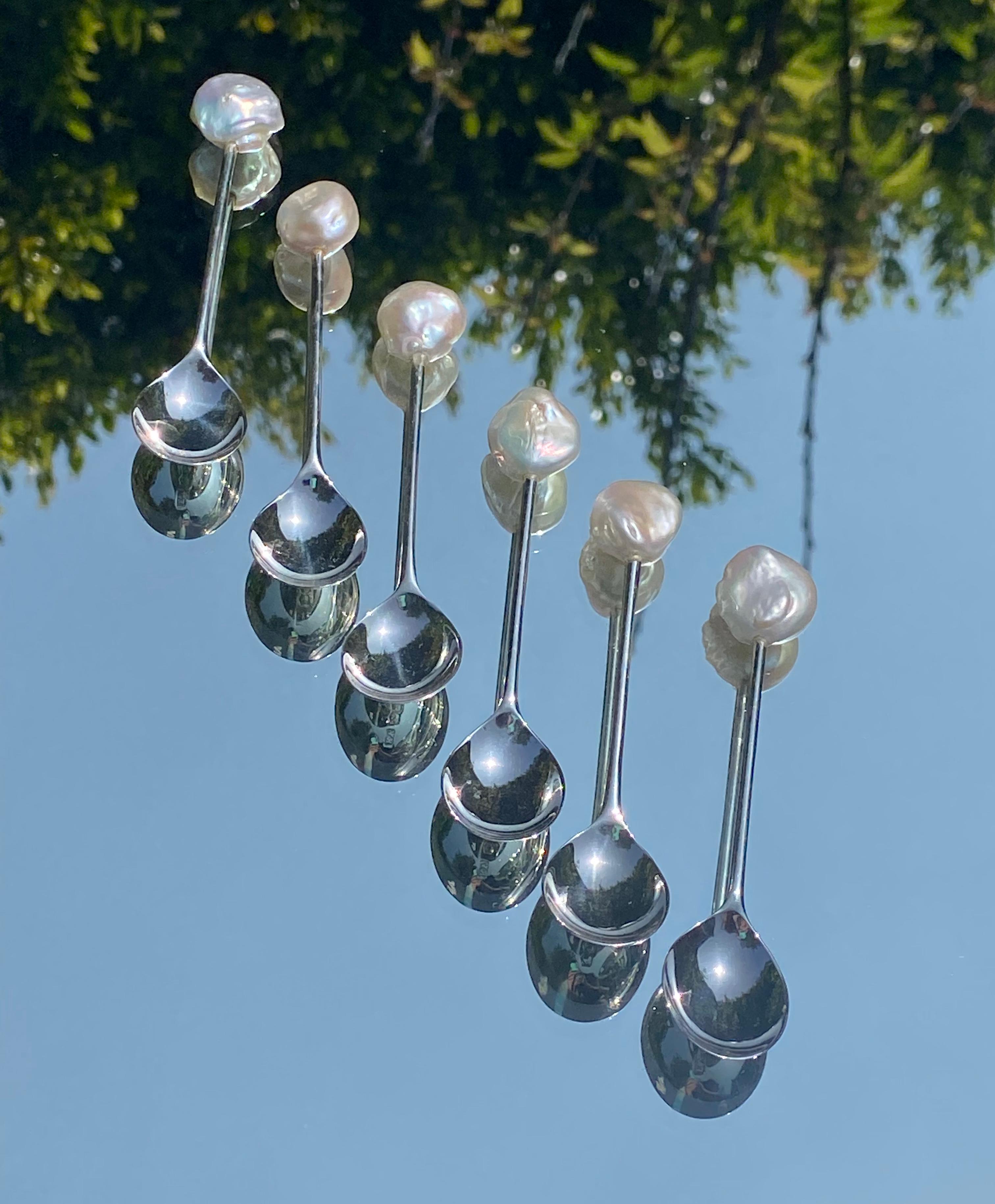 Cadeau pour la fête des mères Marina J., ensemble de cuillères vintage en métal argenté avec perles baroques en vente 2