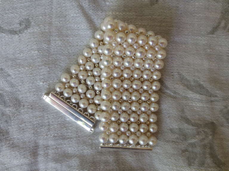 Marina J Bracelet de perles tissées à plusieurs rangs et fermoir en argent plaqué rhodium avec perles Neuf - En vente à Los Angeles, CA