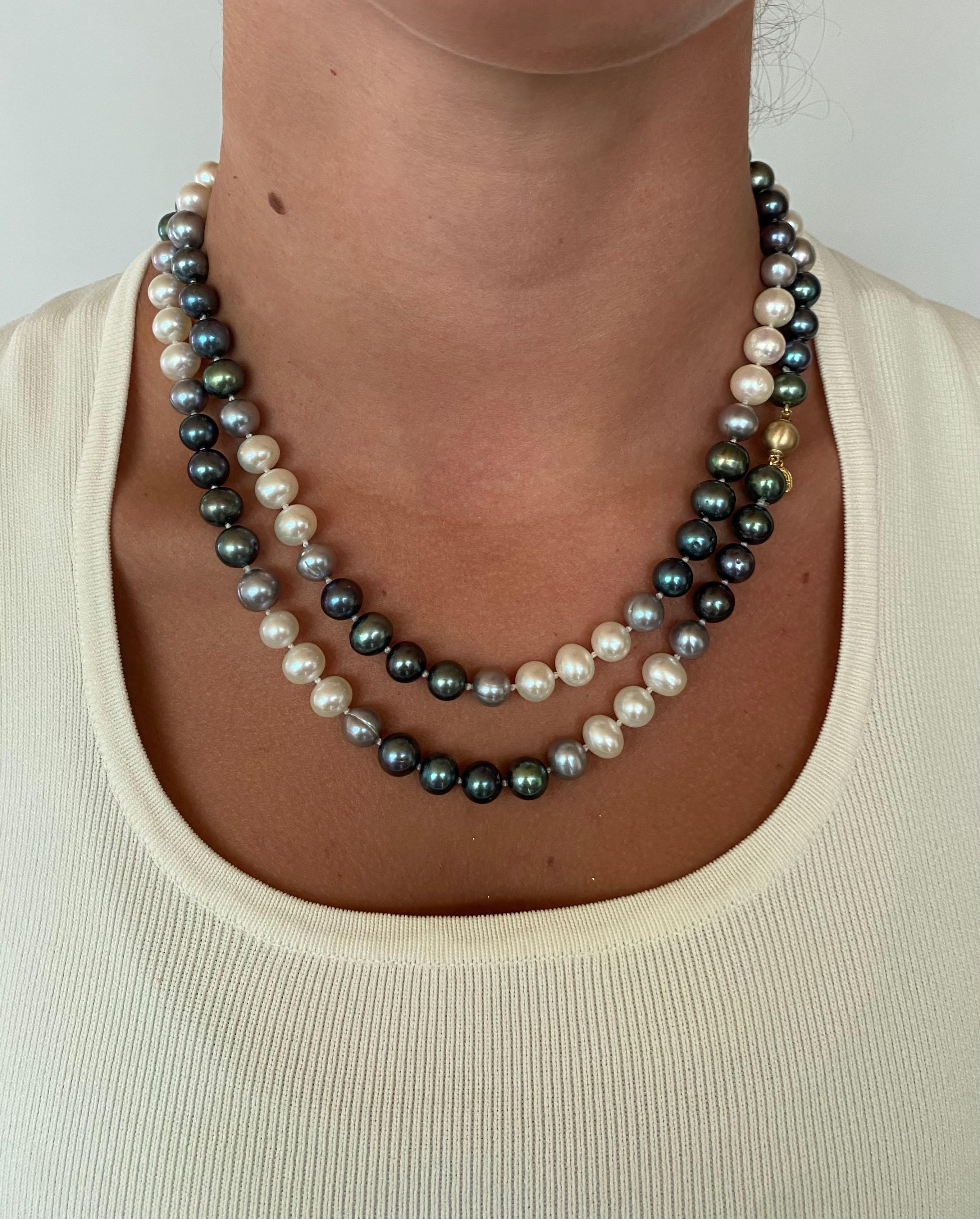 Wunderschönes, langes, gewebtes Perlen-Ombre-Collier von Marina J. Dieses schöne Stück besteht aus weißen, grauen und schwarzen Zuchtperlen, die strahlend schillern, und hat 11 gewebte Farbverläufe. Mit einer Länge von 40 Zentimetern endet diese