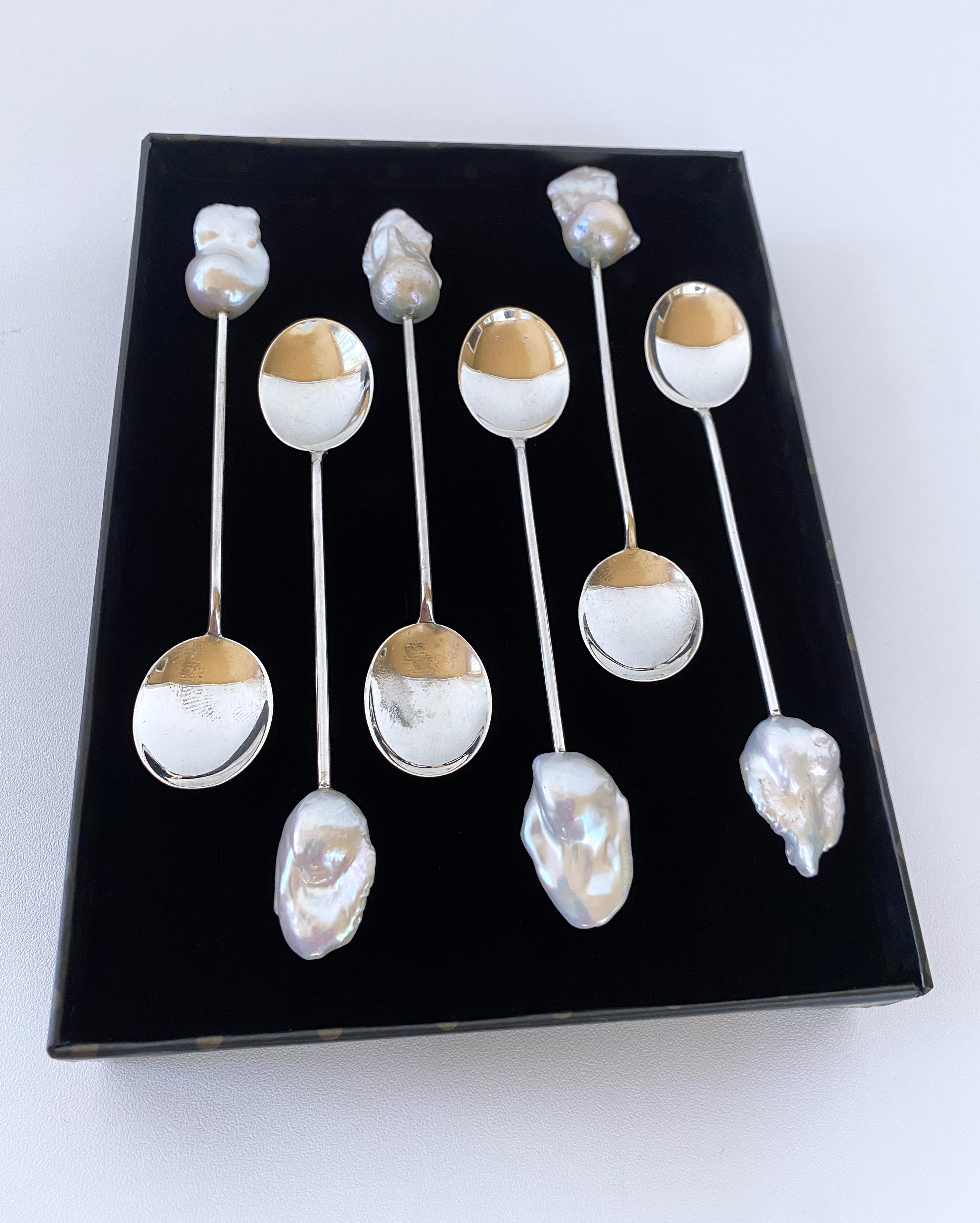 Perle Cuillères anciennes Marina J. en argent sterling et perles baroques, uniques en leur genre  en vente