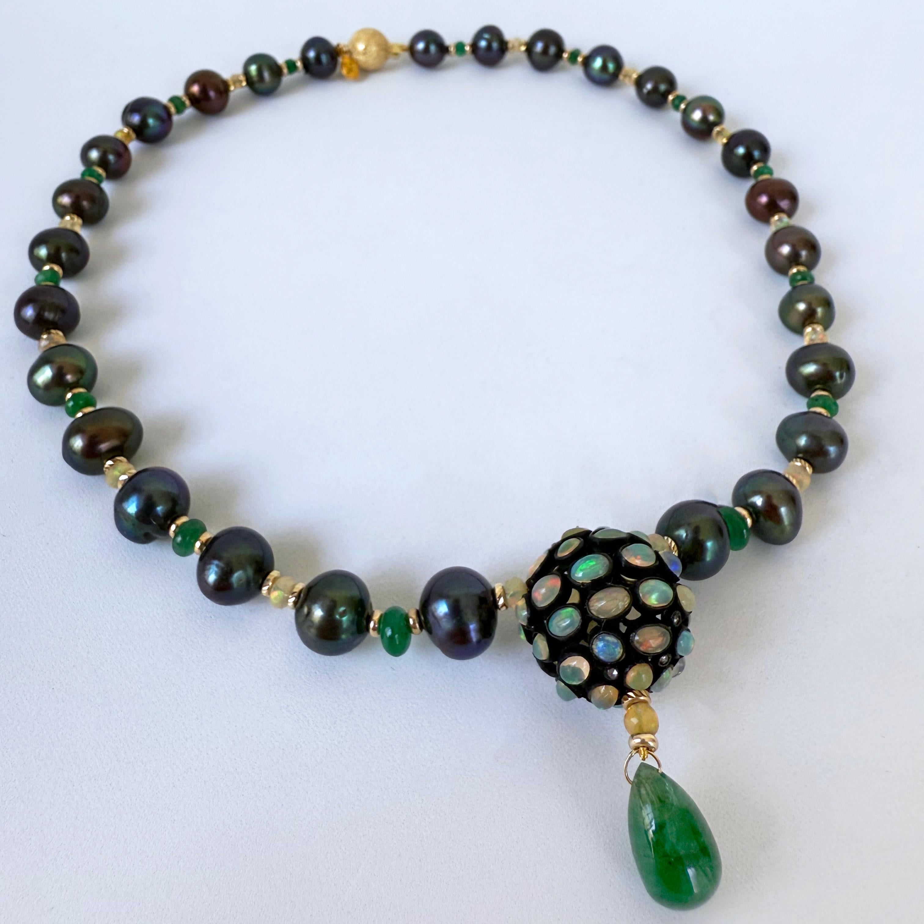 Artigiano Marina J. Collana One Of A Kind con smeraldo, opale di fuoco, perla nera e solido 14K in vendita