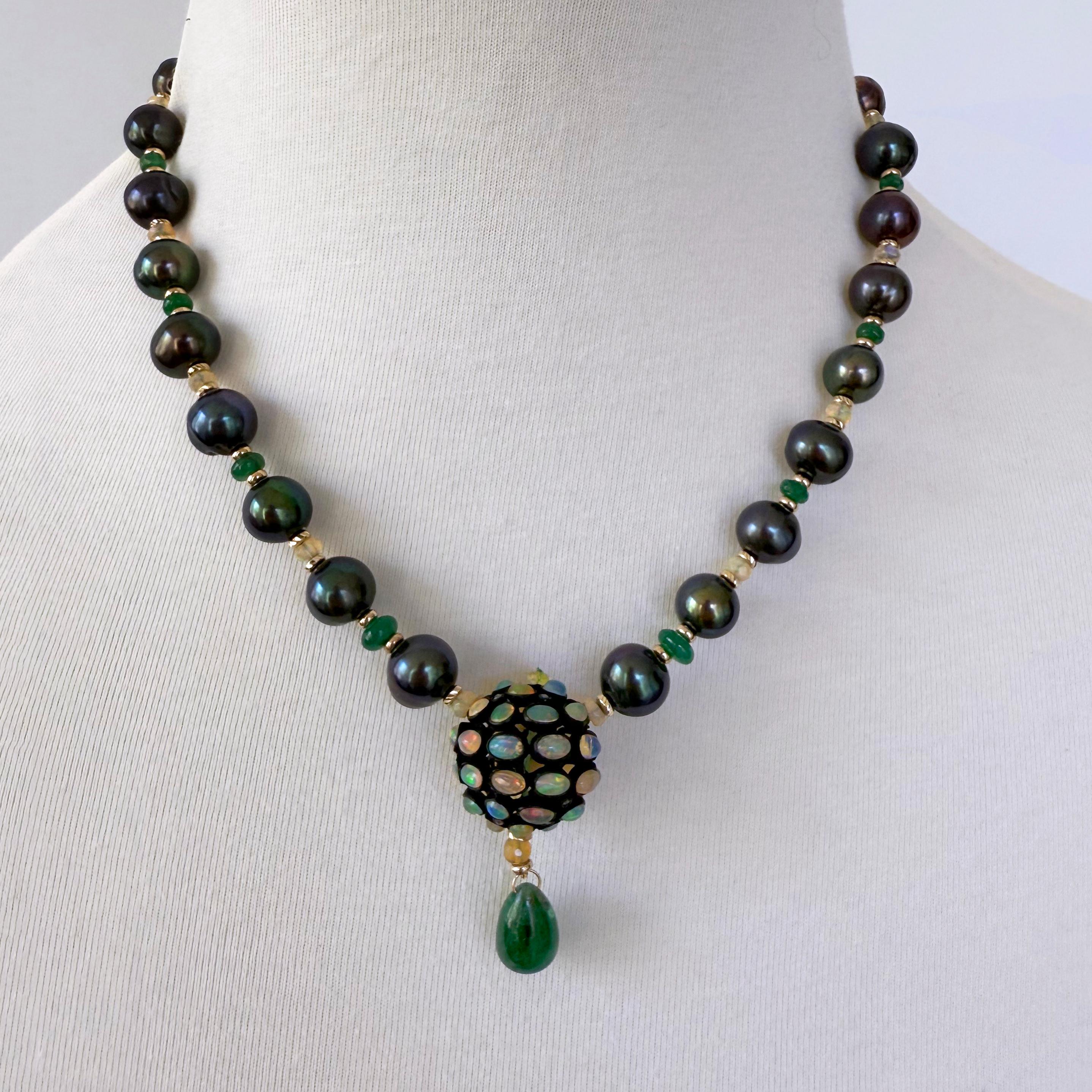 Donna Marina J. Collana One Of A Kind con smeraldo, opale di fuoco, perla nera e solido 14K in vendita