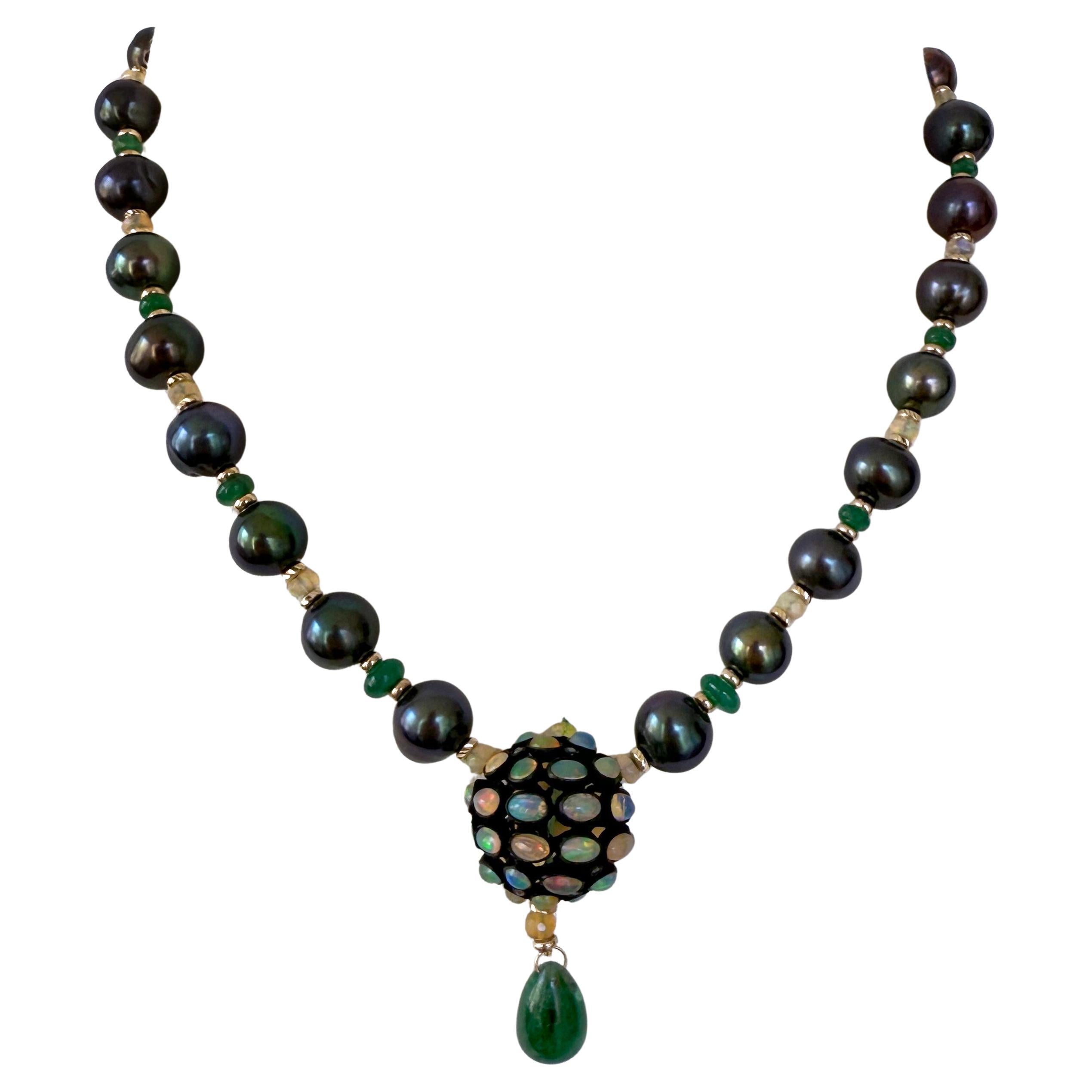 Marina J. Einzigartige 14K Halskette, Smaragd, Feueropal, schwarze Perle und massive Perle