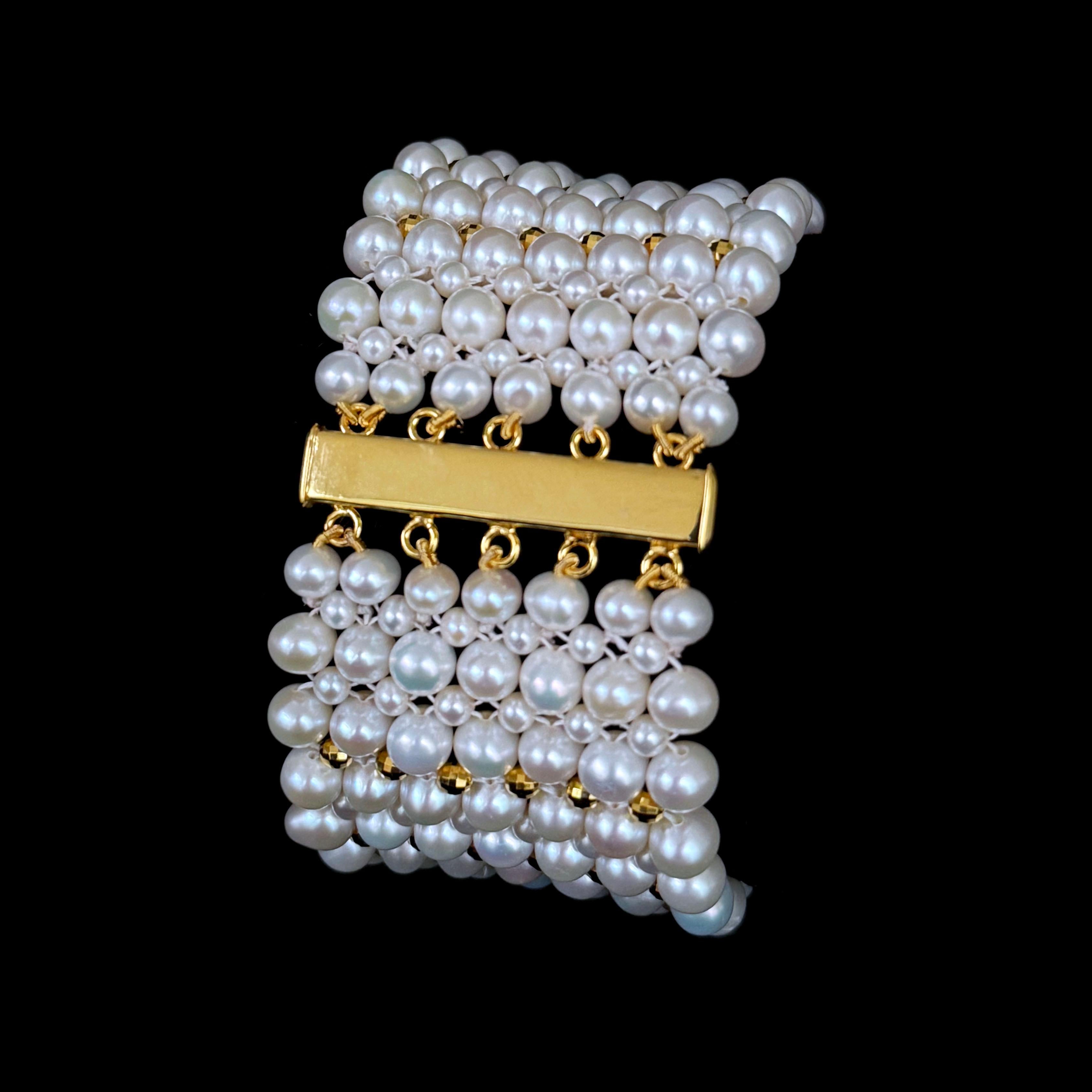 Marina J. Einzigartiges gewebtes Perlenarmband mit 18 Karat vergoldetem Vintage-Perlen in der Mitte im Zustand „Neu“ im Angebot in Los Angeles, CA