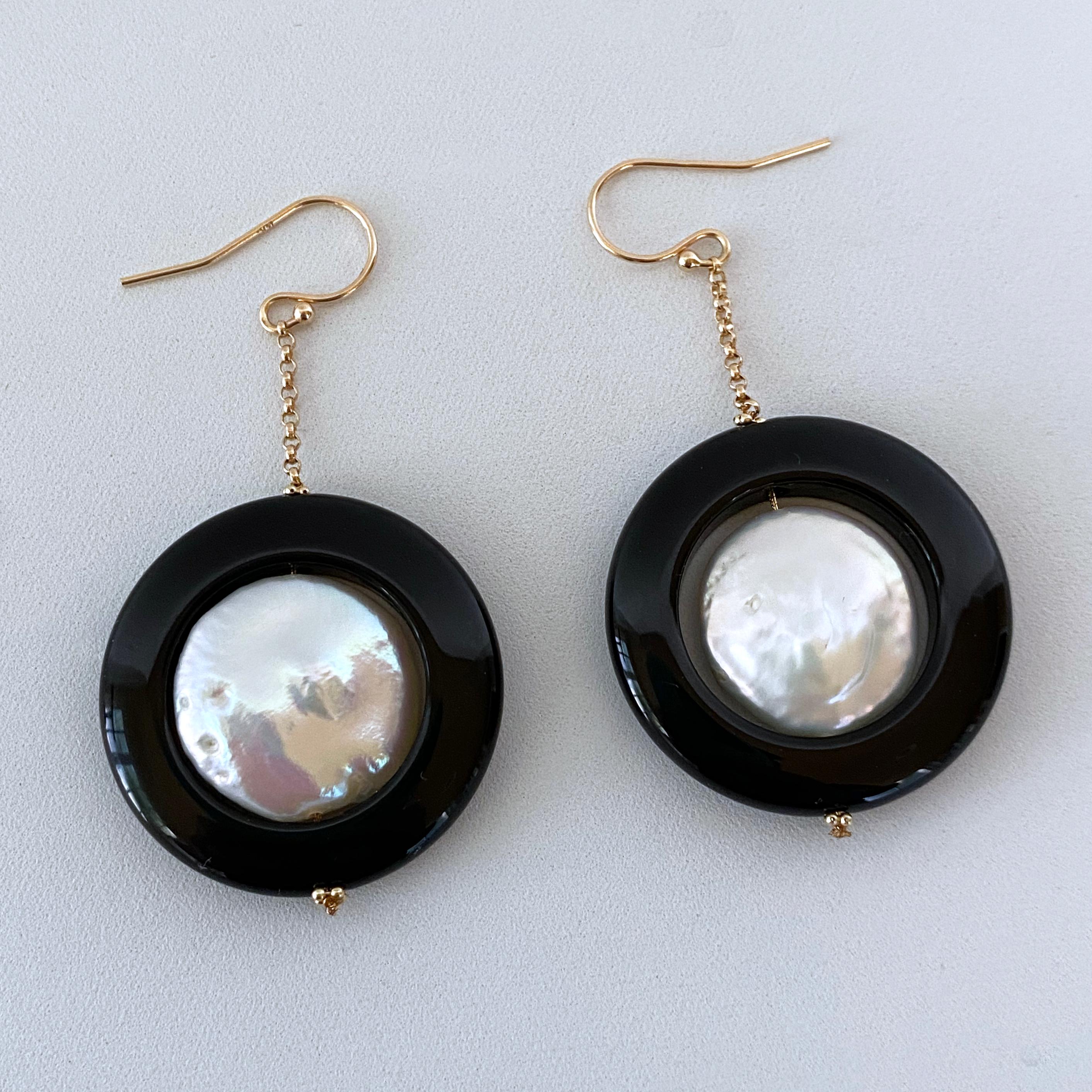 Boucles d'oreilles pendantes en or jaune 14k, perles et onyx noir, Marina J. Pour femmes en vente