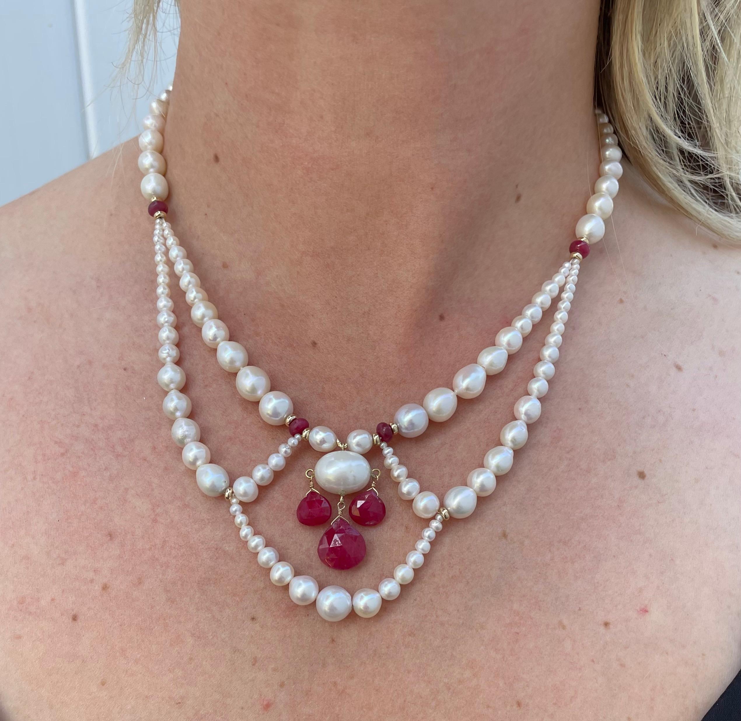 Perlina Marina J. Collana con perle e lampadario in rubino con oro massiccio 14k in vendita