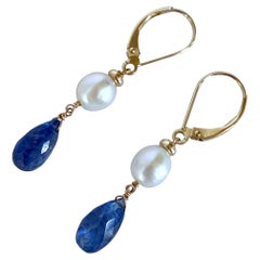 Marina J. Pendientes de perla, cianita y palanca de oro amarillo de 14k