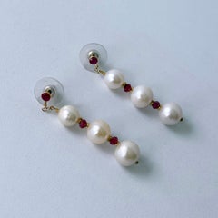 Marina J. Pendientes colgantes de perlas, rubíes y oro amarillo de 14k