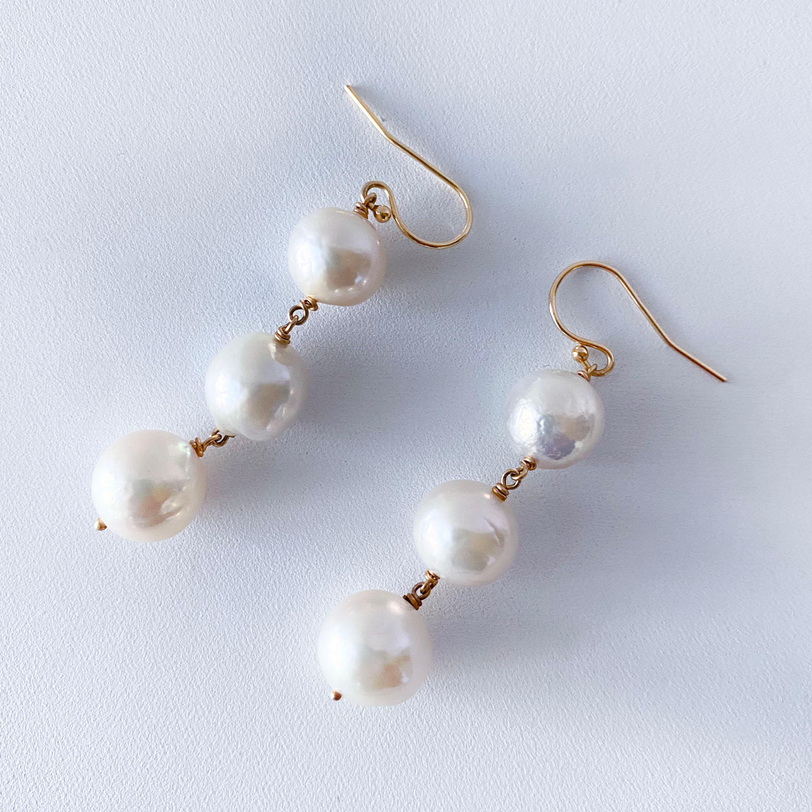 Perle Boucles d'oreilles en or jaune 14k et perles de Marina J.  en vente