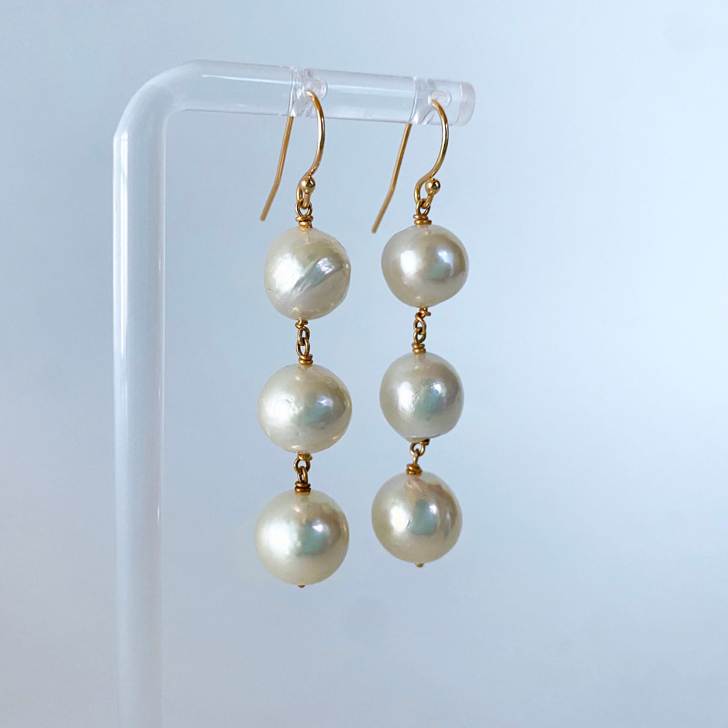 Boucles d'oreilles en or jaune 14k et perles de Marina J.  en vente 1