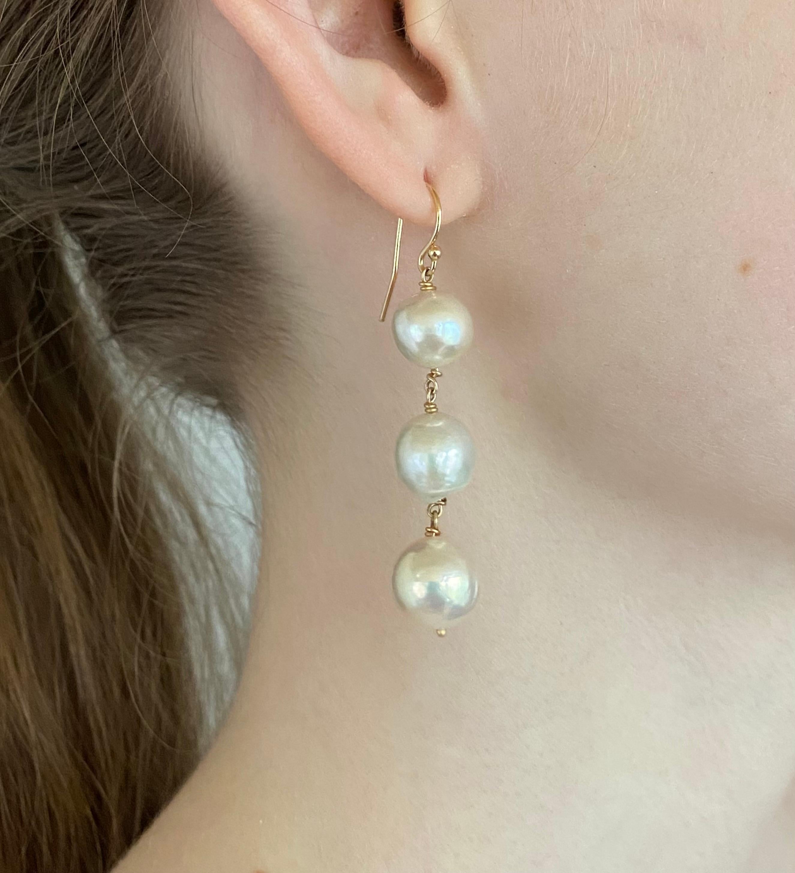 Boucles d'oreilles en or jaune 14k et perles de Marina J.  en vente 2