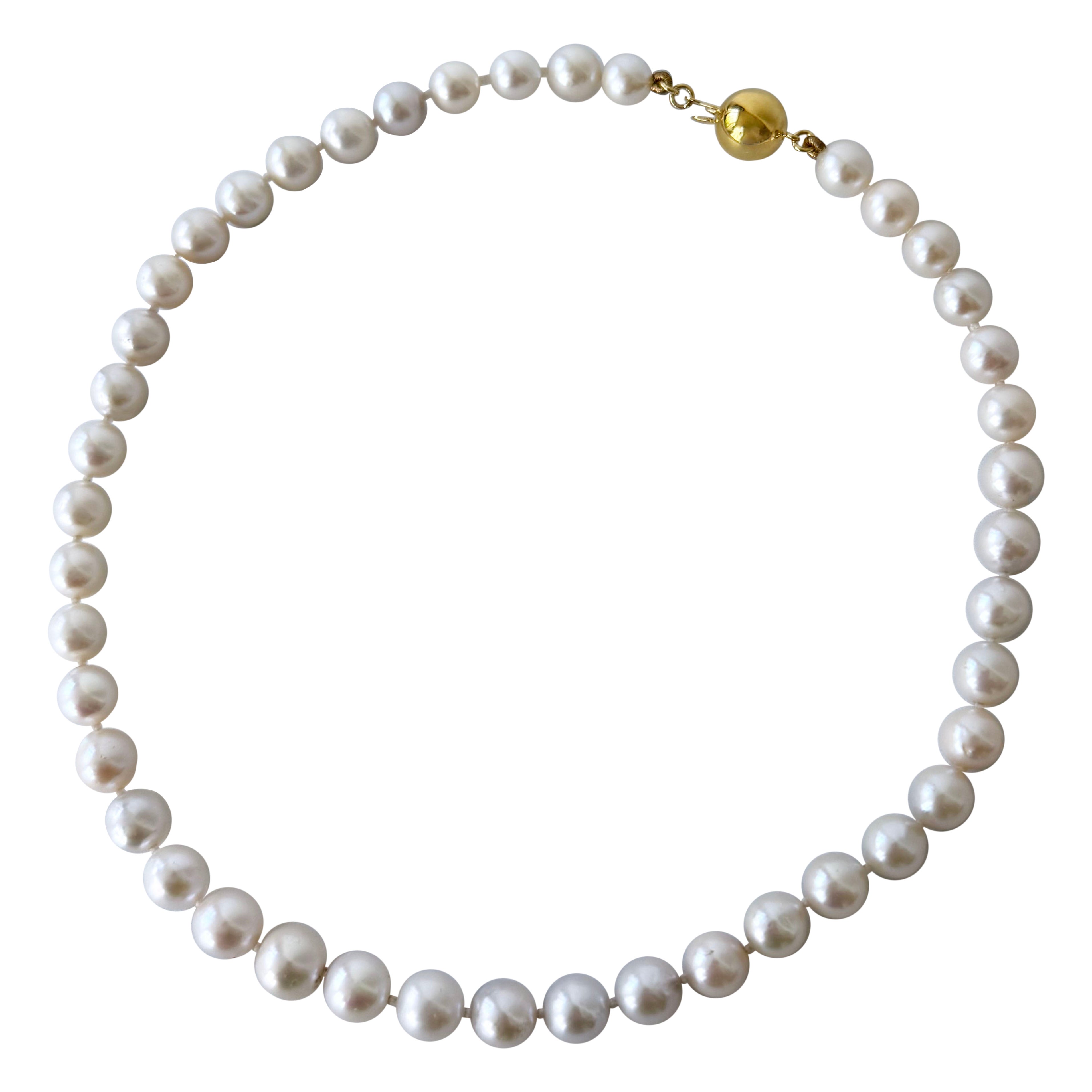 Marina J. Collana di perle con chiusura a sfera in oro giallo 18k in vendita