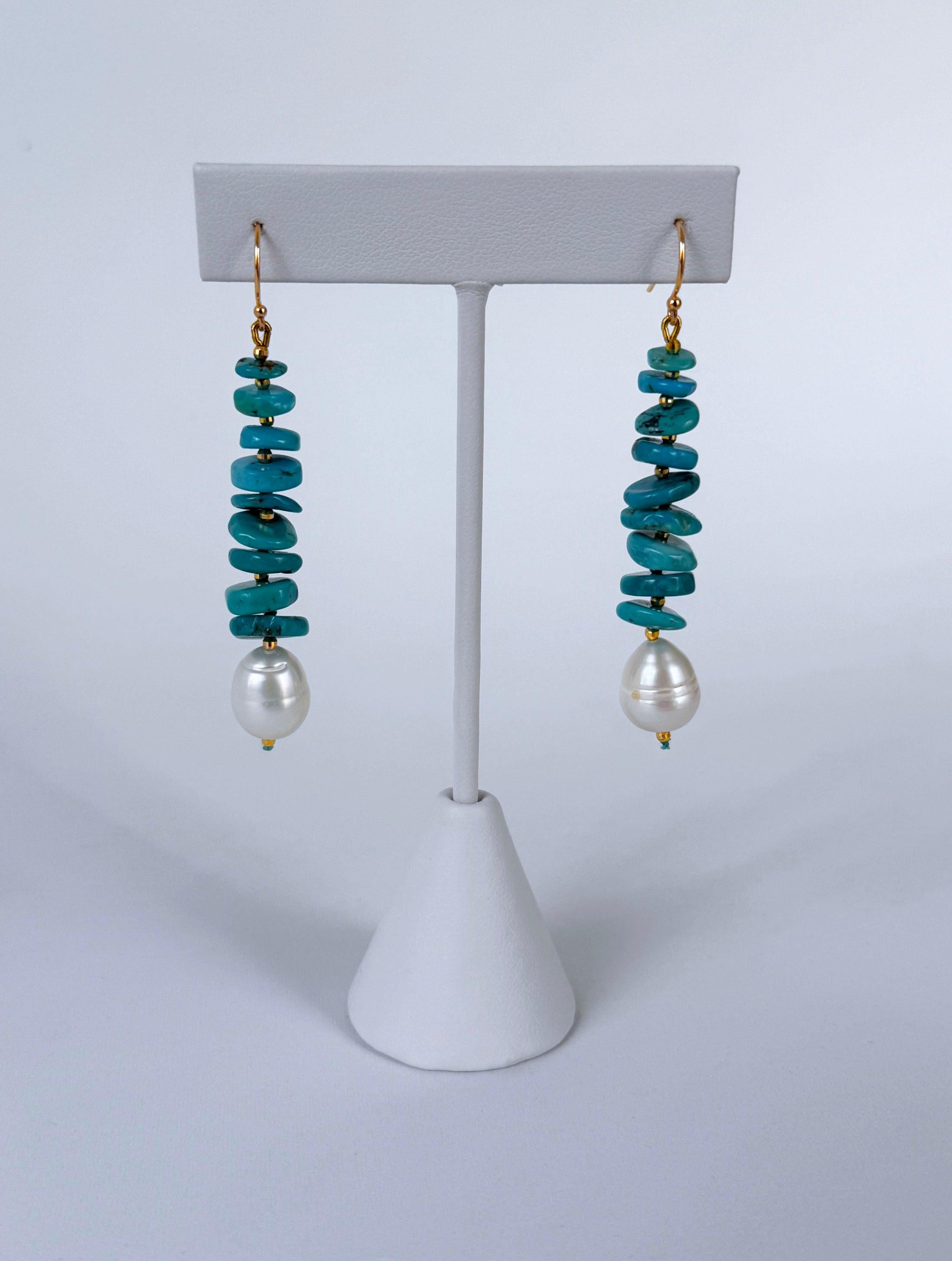 Perle Boucles d'oreilles pendantes en or jaune 14k, turquoise et perles de Marina J. en vente
