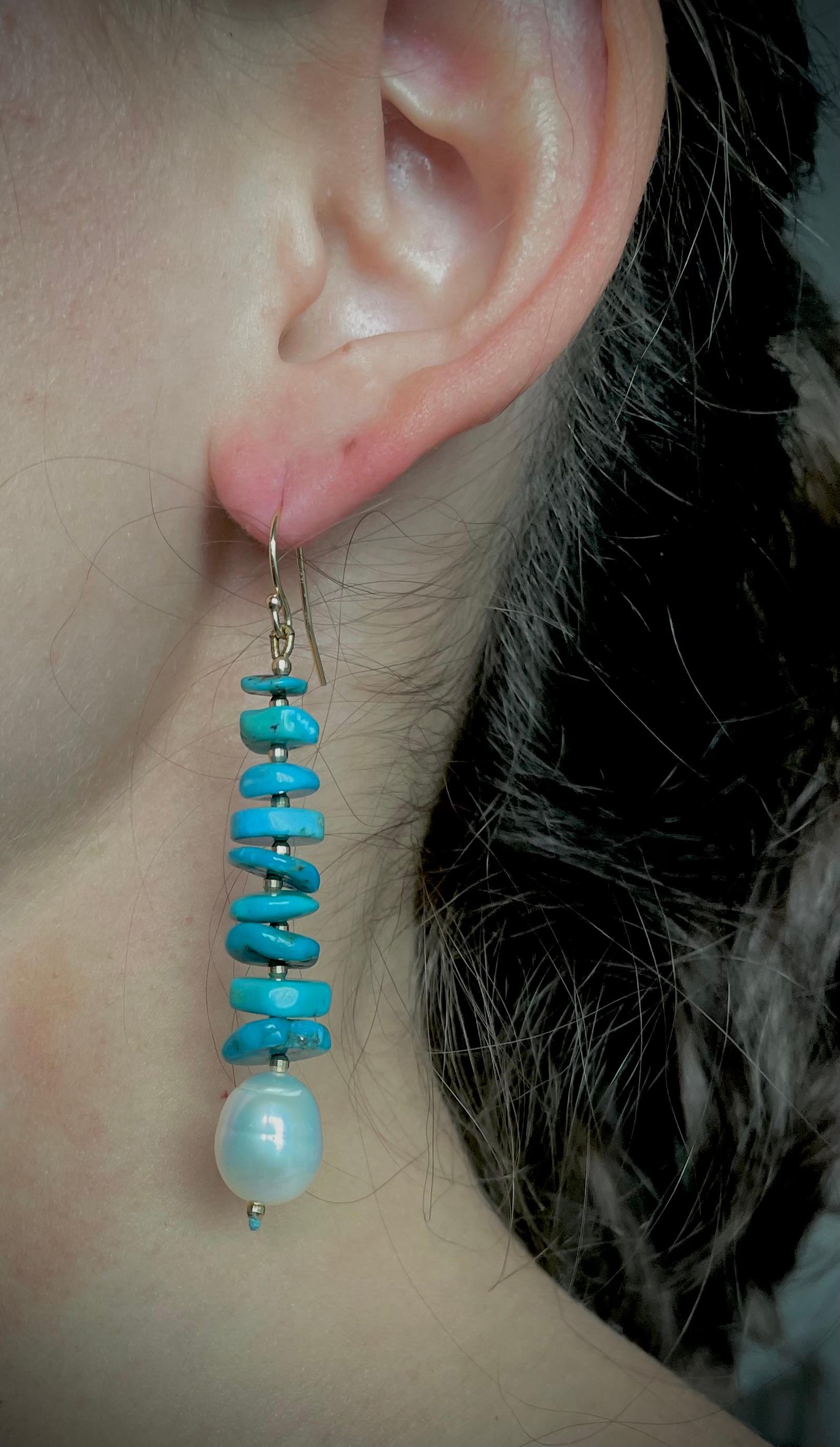 Boucles d'oreilles pendantes en or jaune 14k, turquoise et perles de Marina J. en vente 1