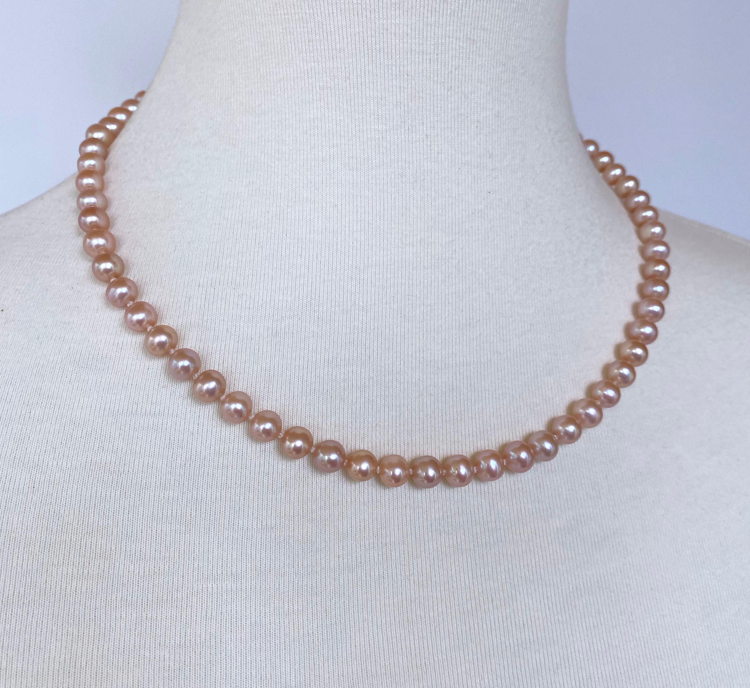 Perle Marina J. Collier de perles roses avec fermoir filigrane en or jaune 14 carats en vente