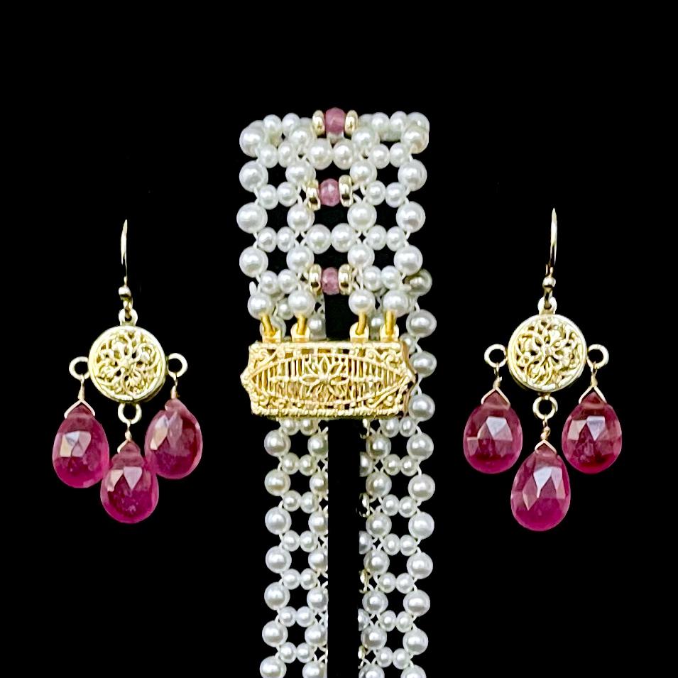 Marina J. Boucles d'oreilles chandelier en saphir rose et or jaune massif 14 carats Neuf - En vente à Los Angeles, CA