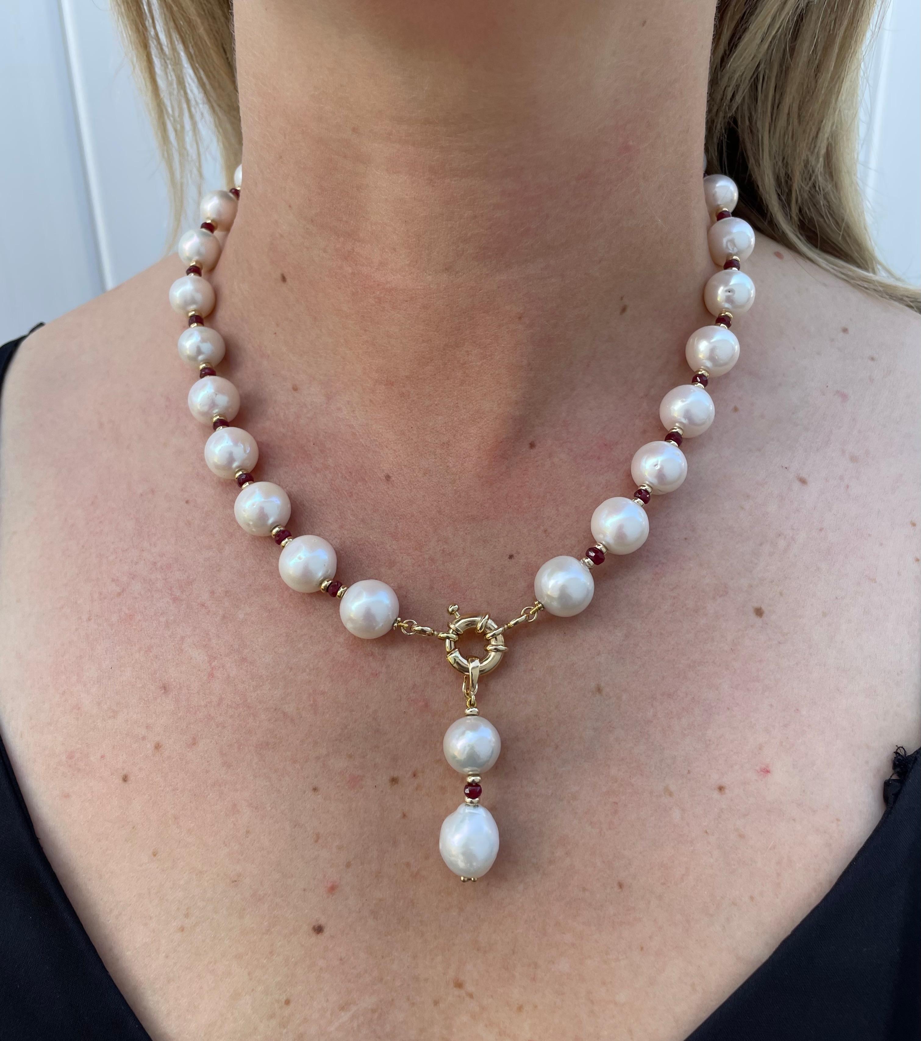 Artigiano Marina J. Collana di rubini, perle e oro giallo massiccio 14k in vendita