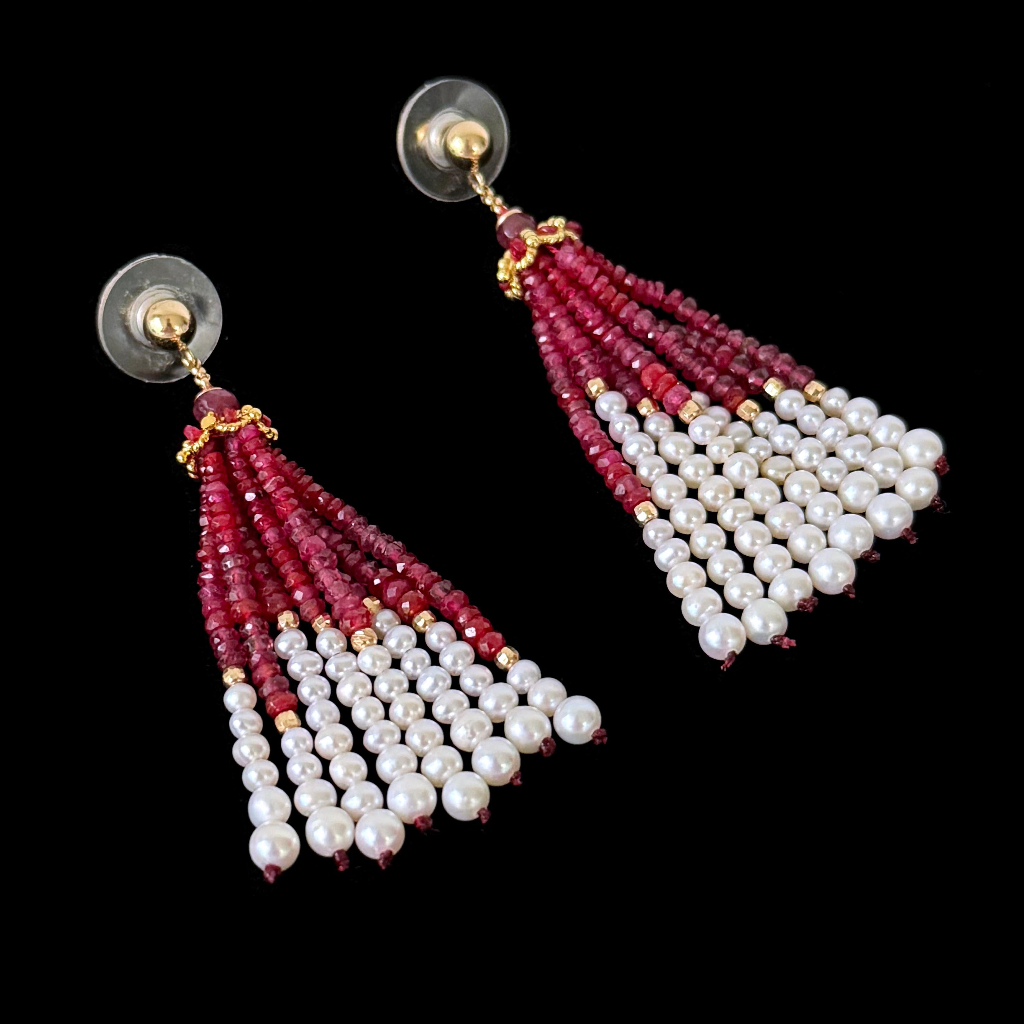 Moderno Marina J. Orecchini di rubini, perle e oro giallo massiccio 14k con nappe graduate in vendita