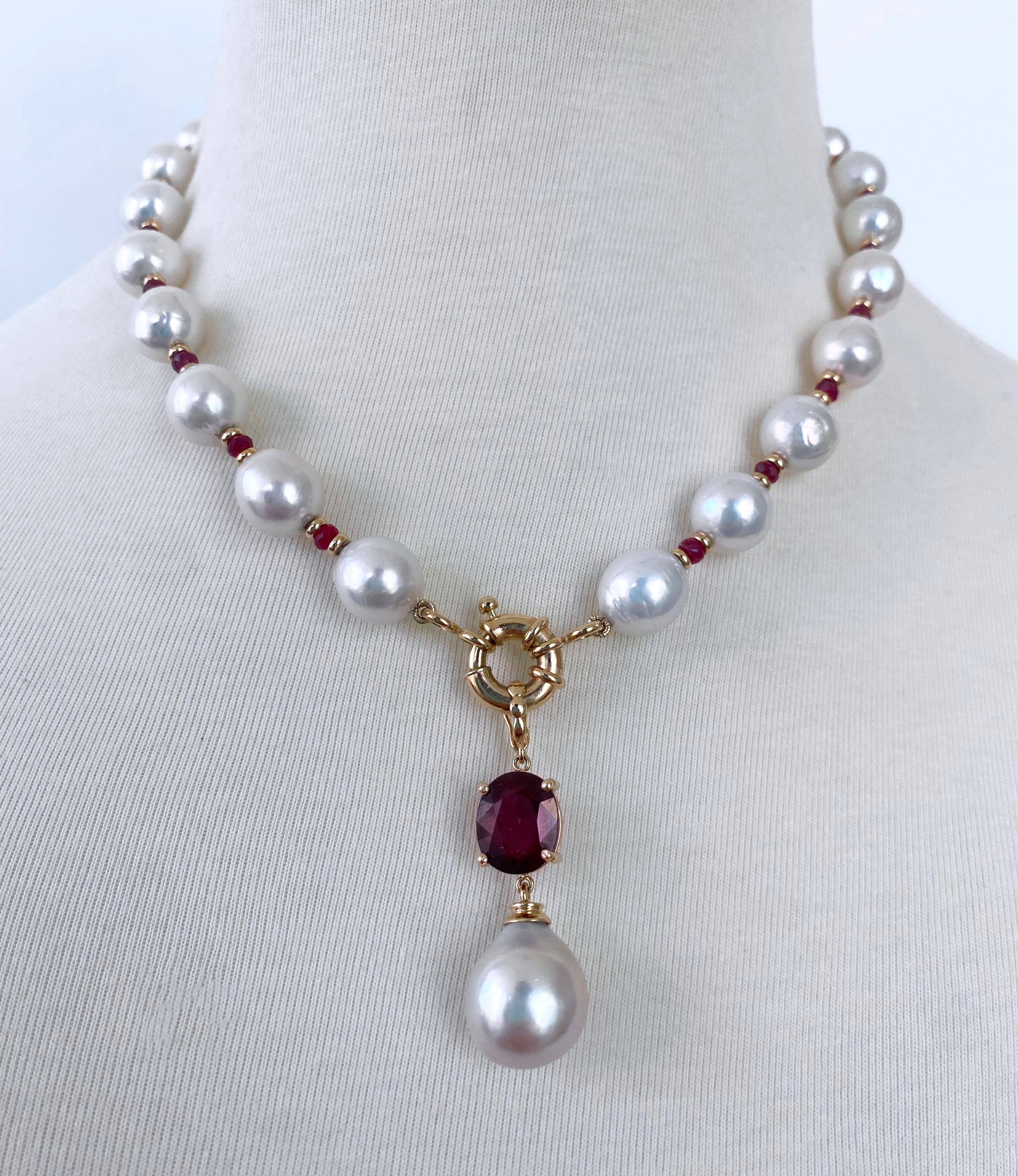 Artisan  Marina J. Collier en or jaune 14 carats, perles, perles baroques et pierres de rubis en vente