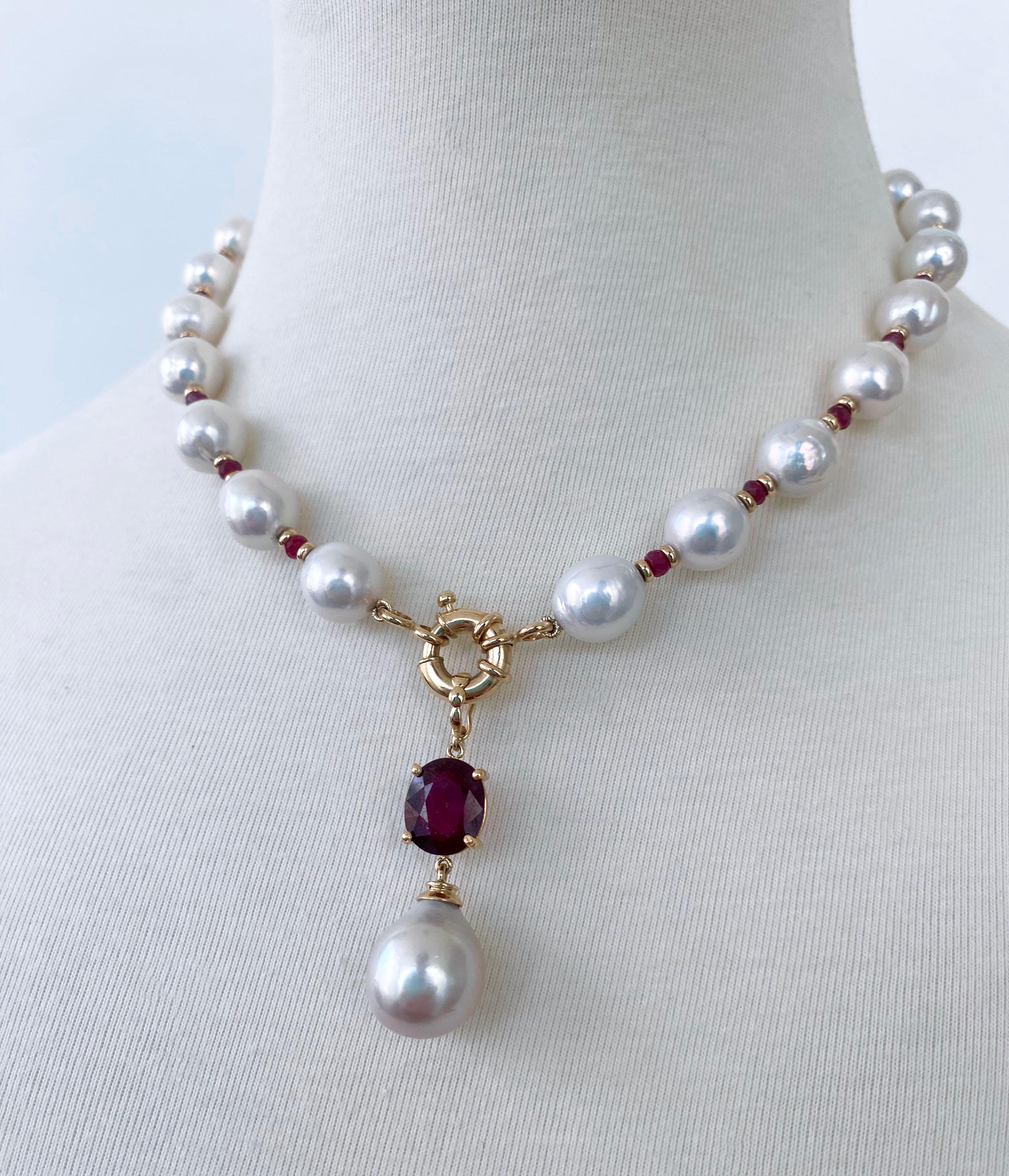  Marina J. Collier en or jaune 14 carats, perles, perles baroques et pierres de rubis Pour femmes en vente