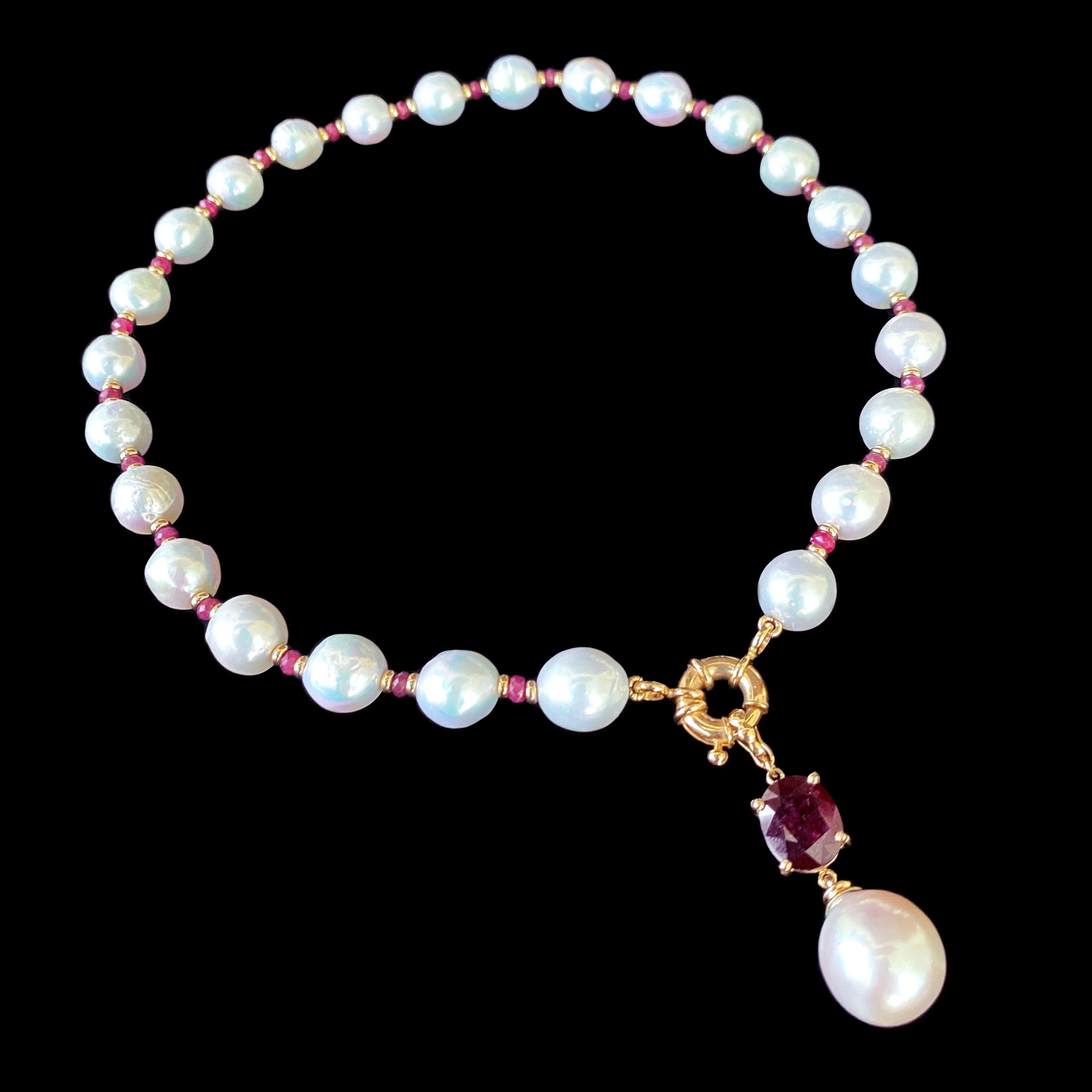  Marina J. Collier en or jaune 14 carats, perles, perles baroques et pierres de rubis en vente 1