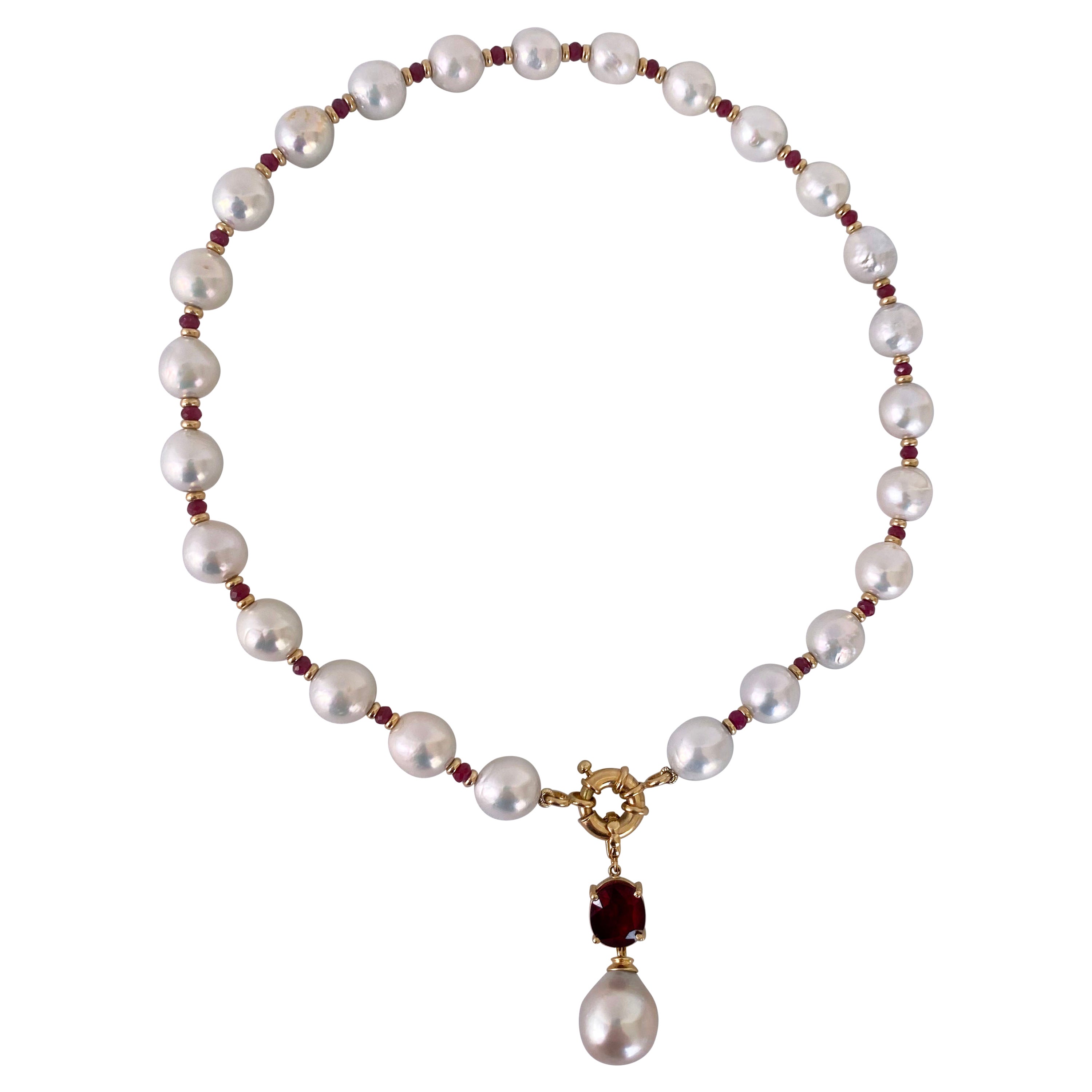  Marina J. Collier en or jaune 14 carats, perles, perles baroques et pierres de rubis en vente
