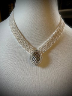 V. J. J. Collana a "V" intrecciata con perle di seme e 14k