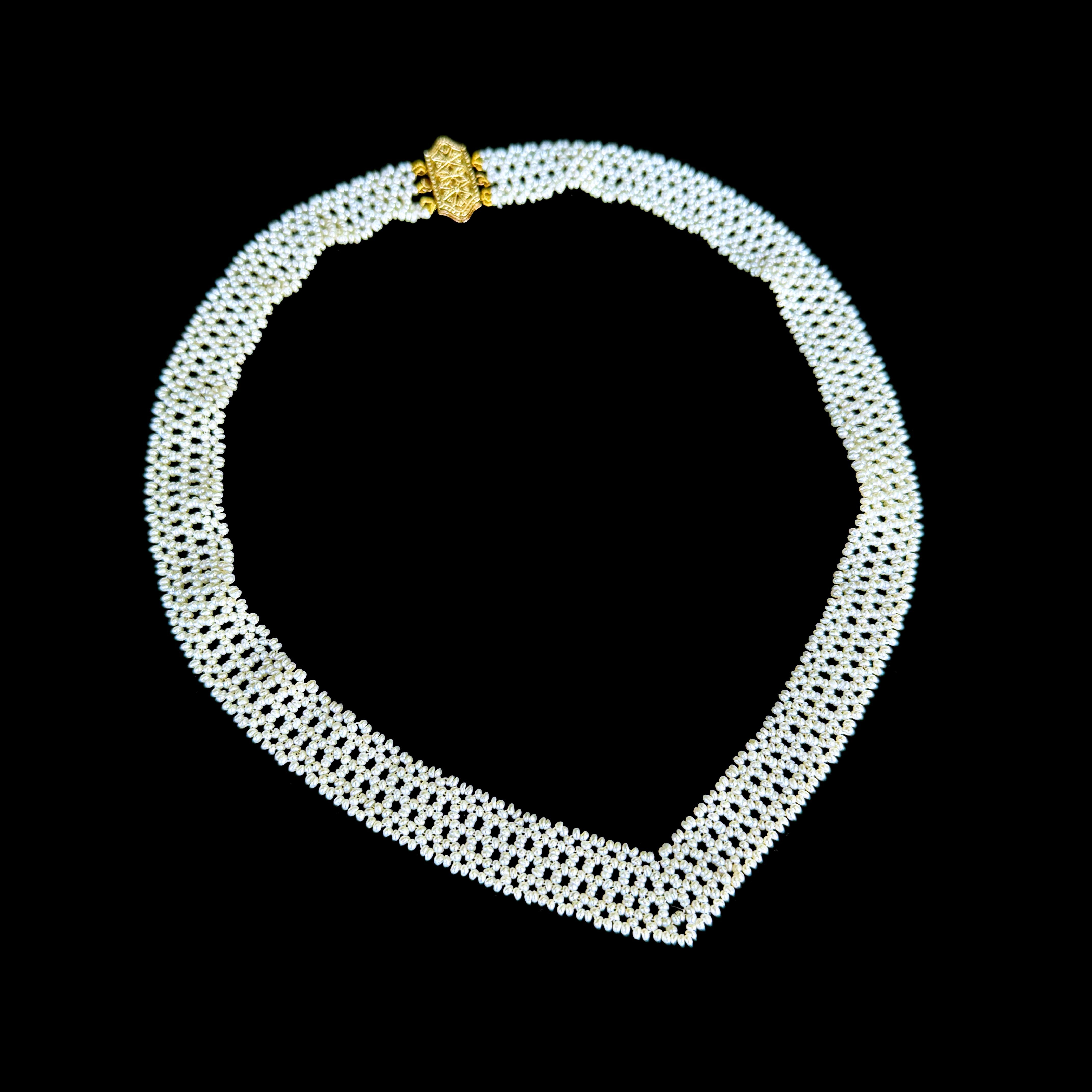 V.I.I. J. Collana con perle intrecciate a 