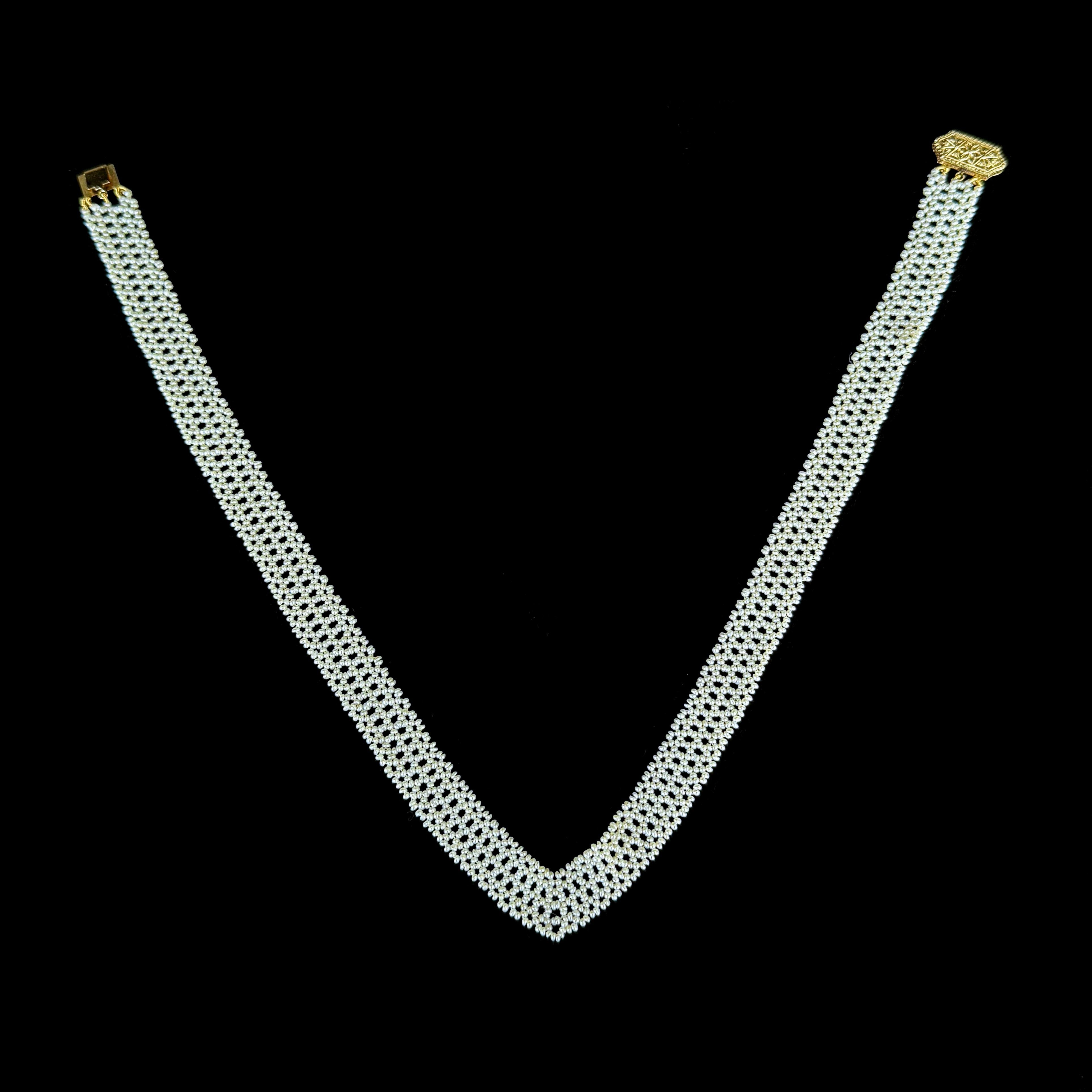 Donna V.I.I. J. Collana con perle intrecciate a 