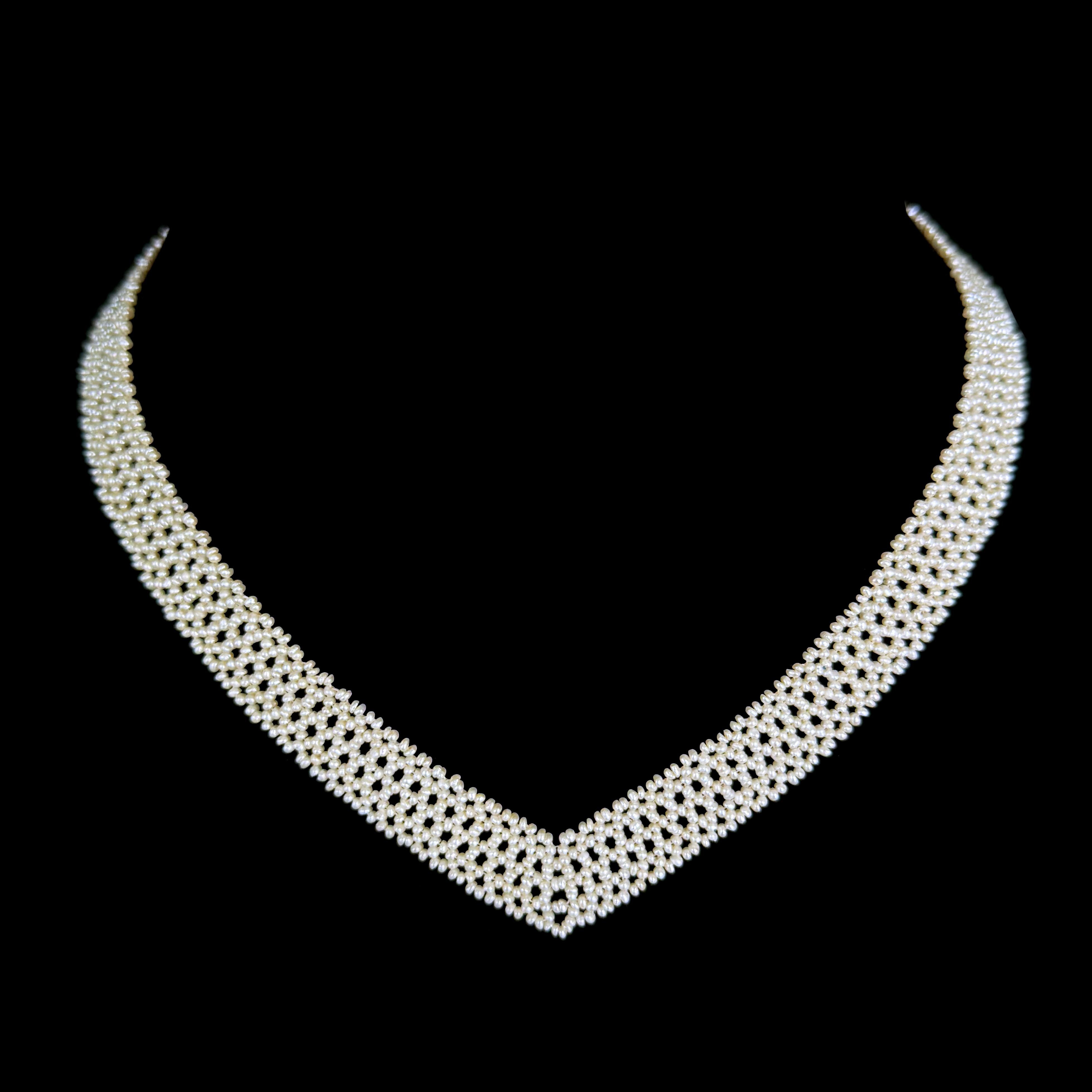 V.I.I. J. Collana con perle intrecciate a 